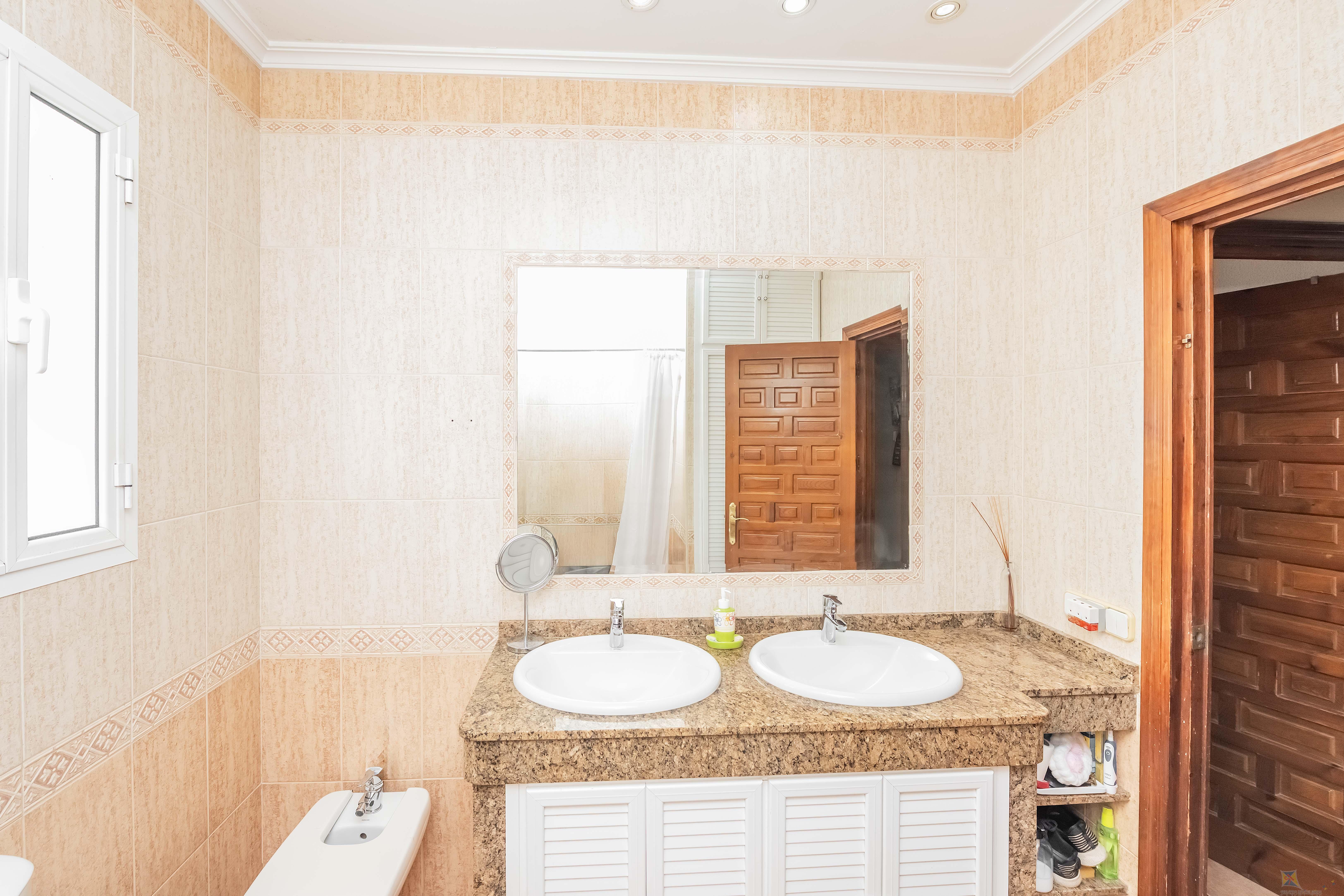 For sale of villa in Dos Hermanas