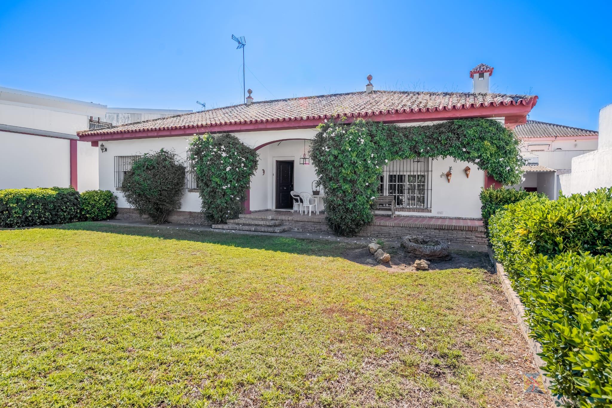 For sale of villa in Dos Hermanas