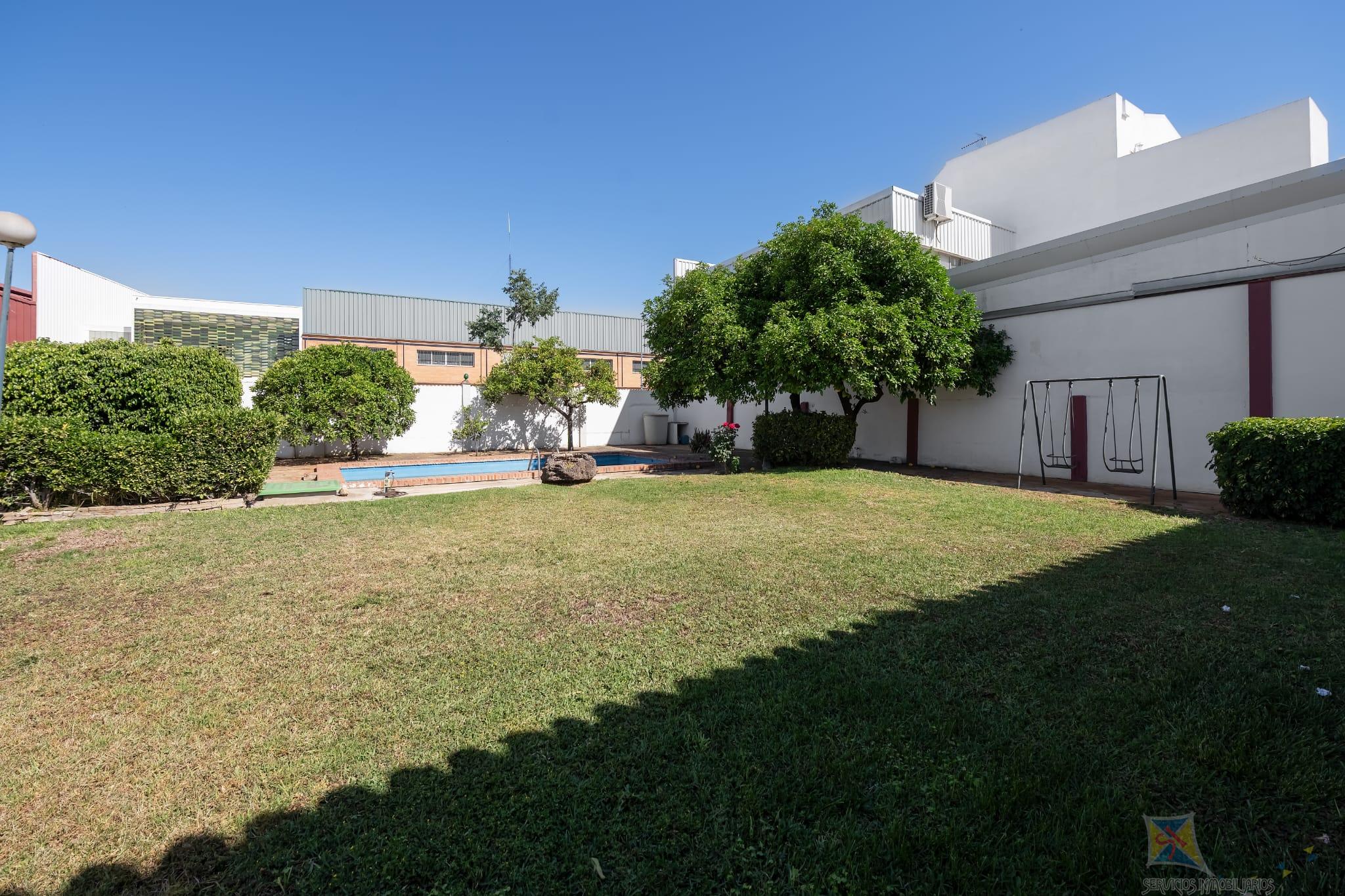 For sale of villa in Dos Hermanas