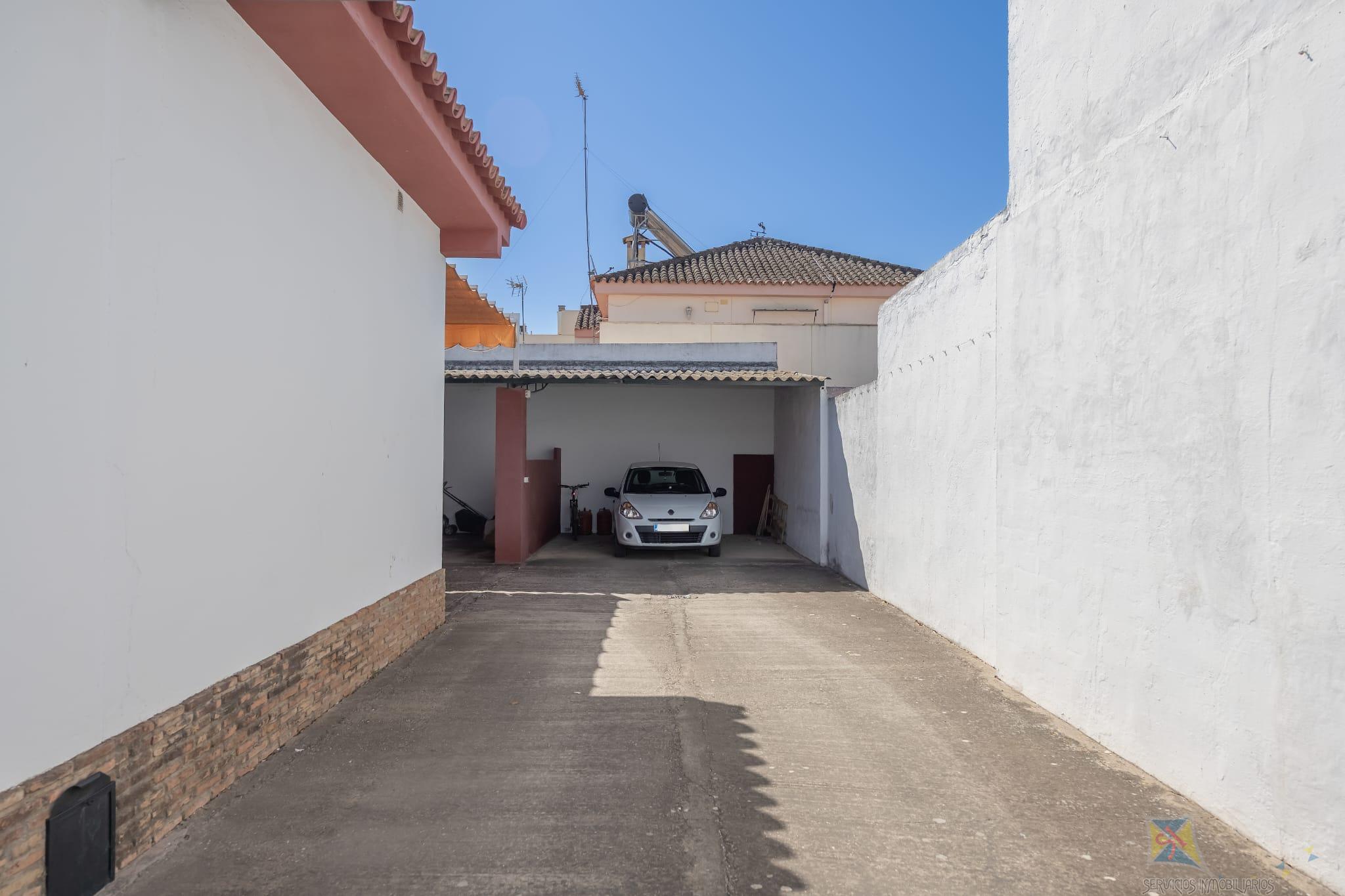 For sale of villa in Dos Hermanas