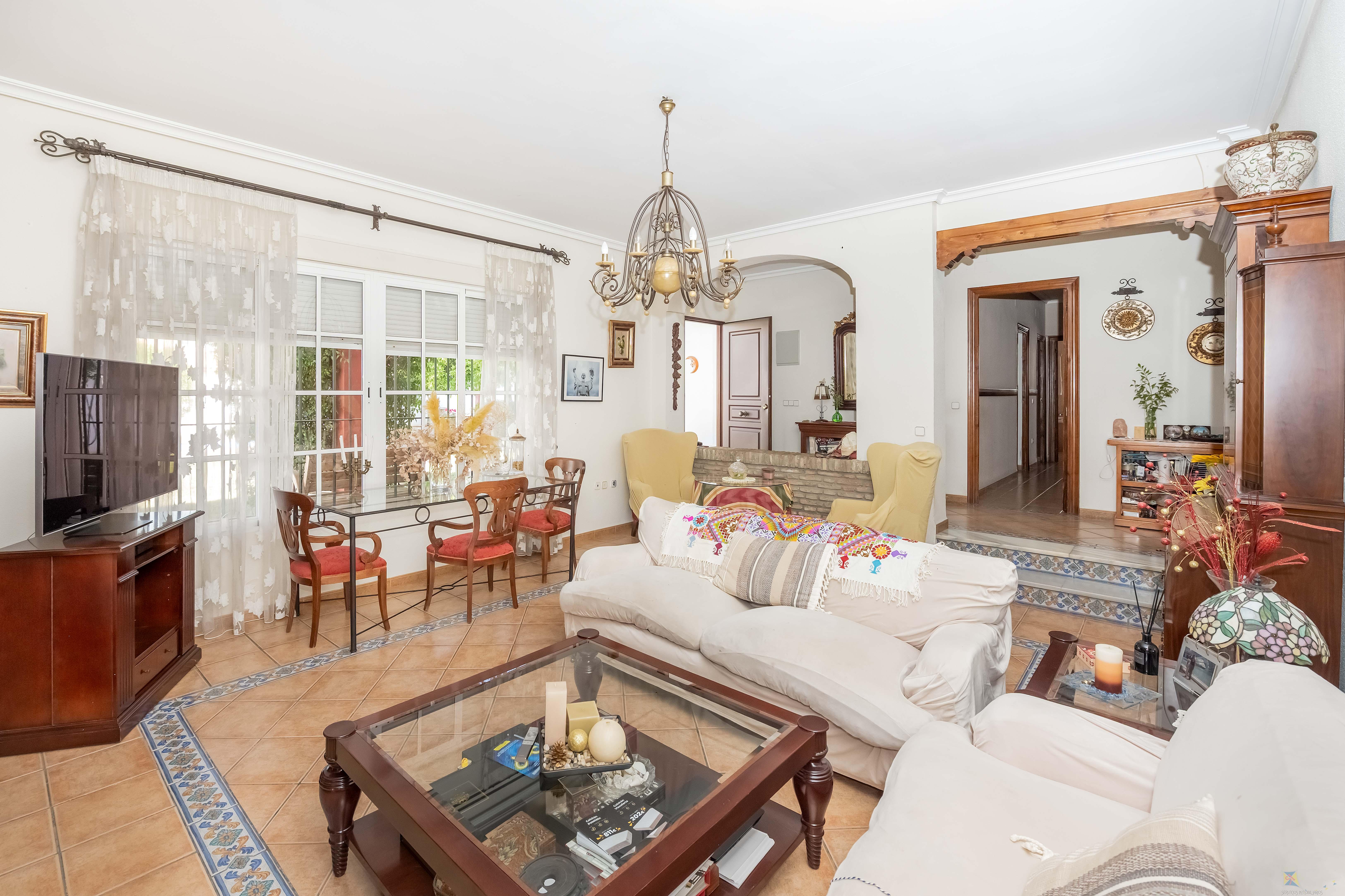 For sale of villa in Dos Hermanas