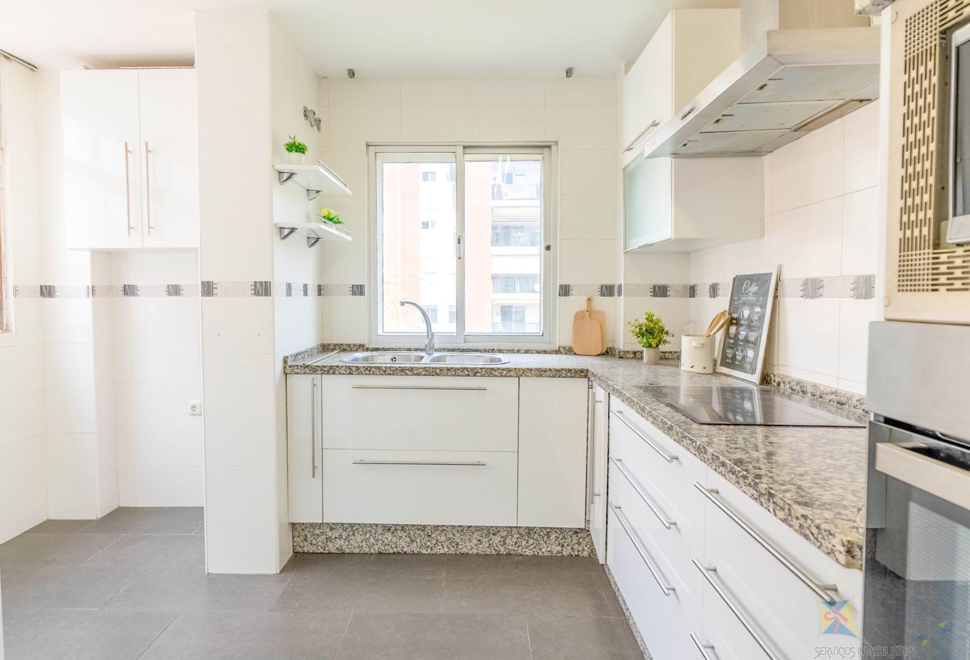 For sale of flat in Benalmádena