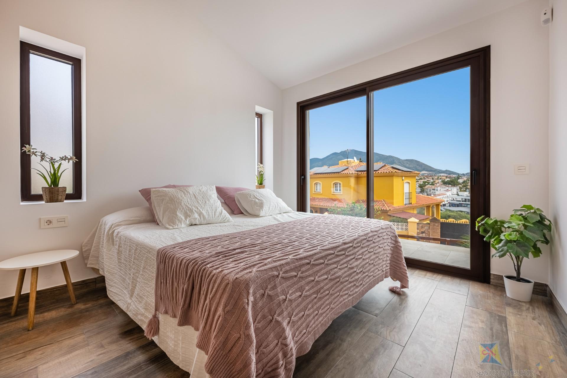 For sale of chalet in Mijas