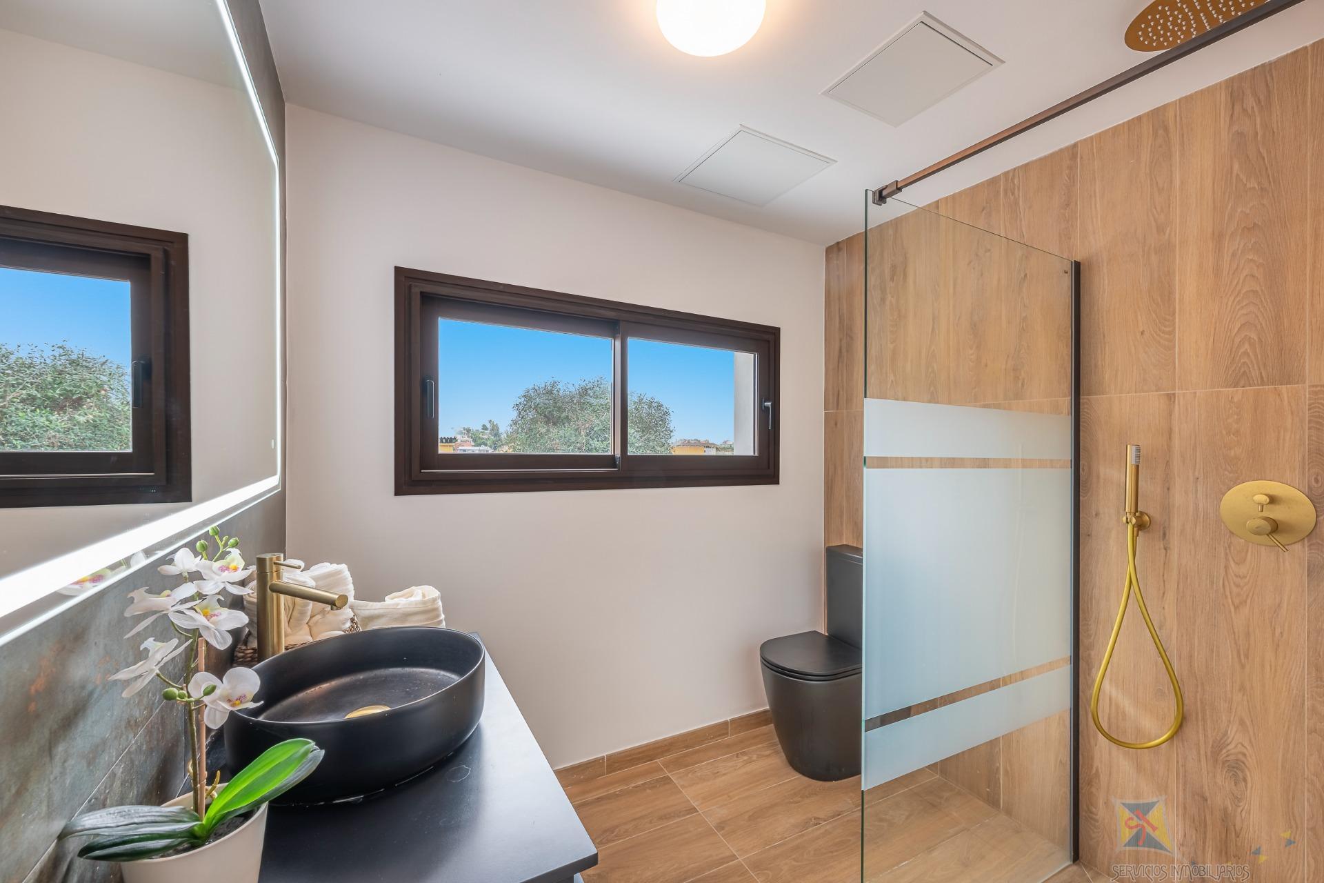 For sale of chalet in Mijas
