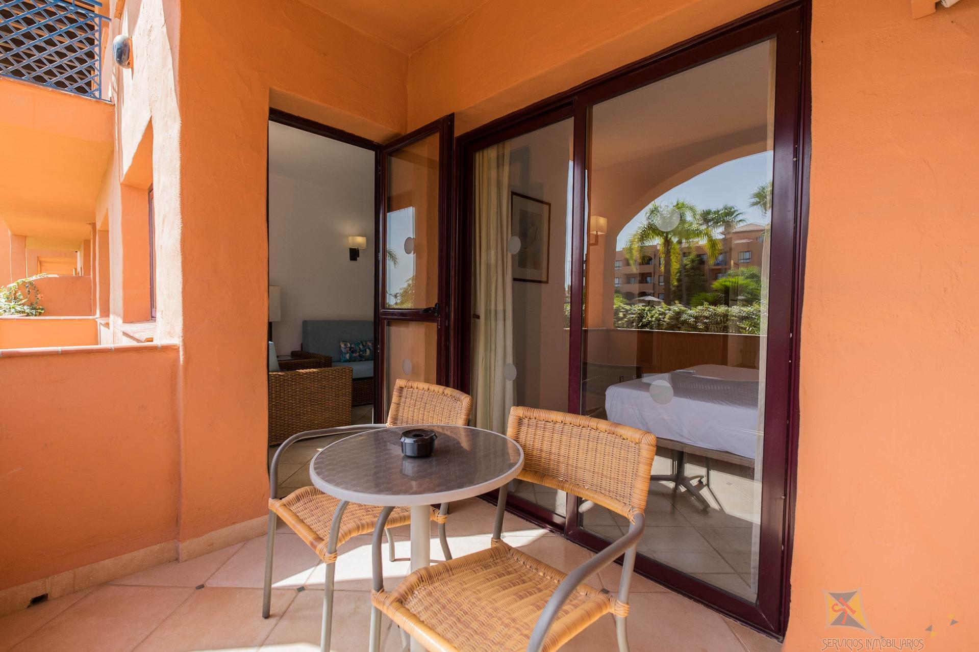 For sale of flat in Benahavís