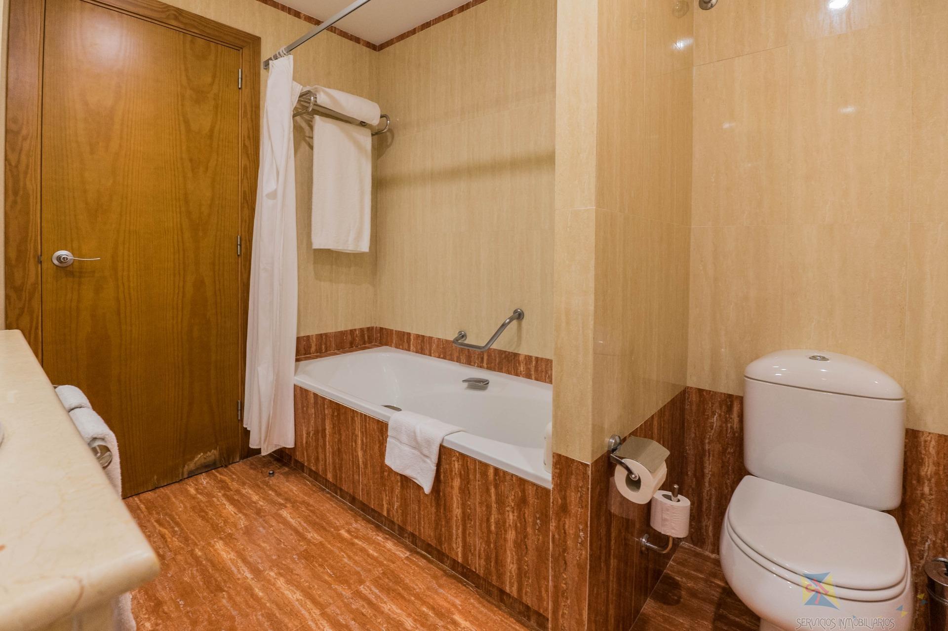 For sale of flat in Benahavís