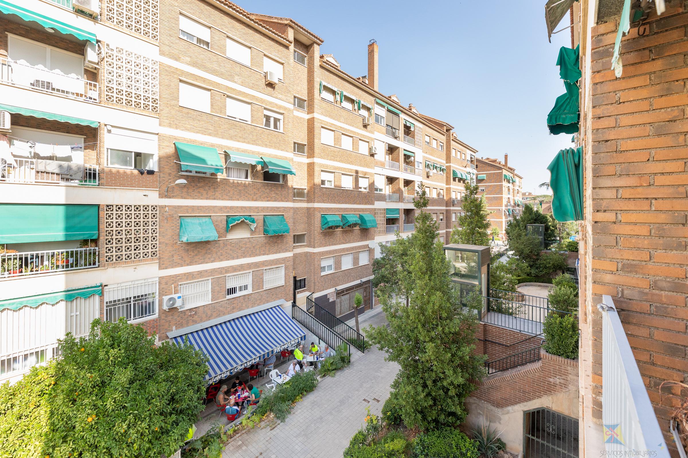 For sale of apartment in Granada