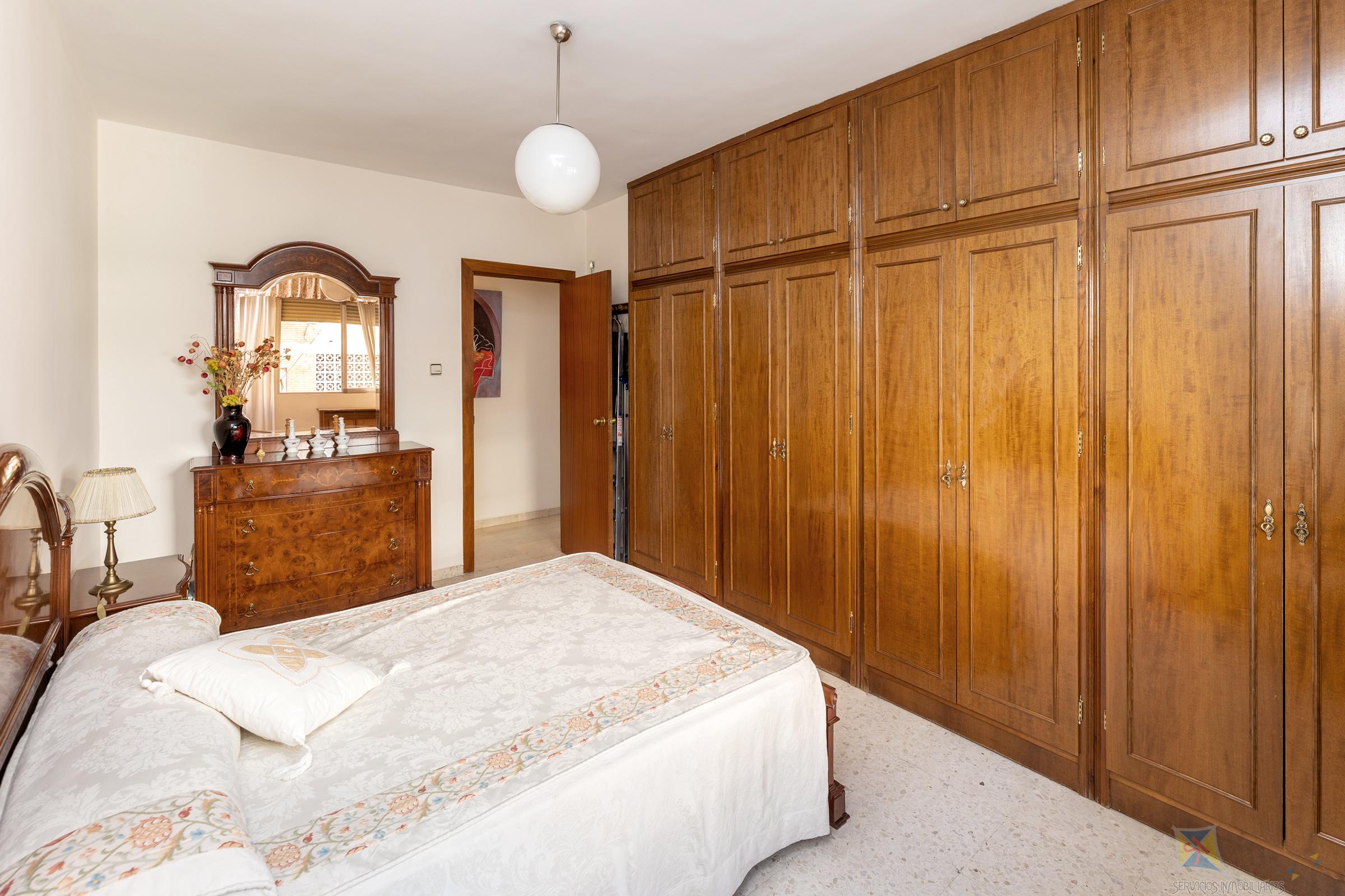 For sale of apartment in Granada