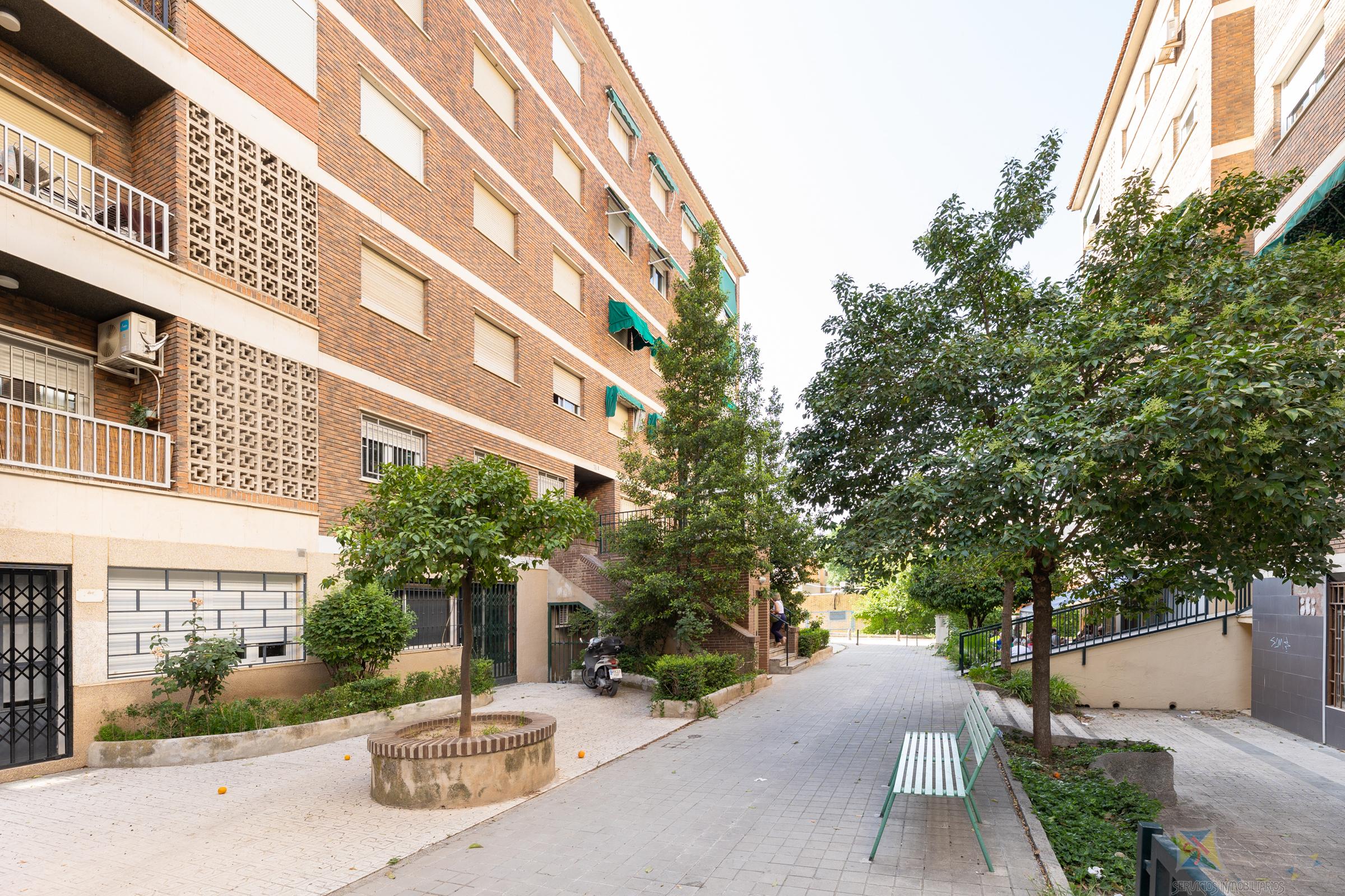 For sale of apartment in Granada