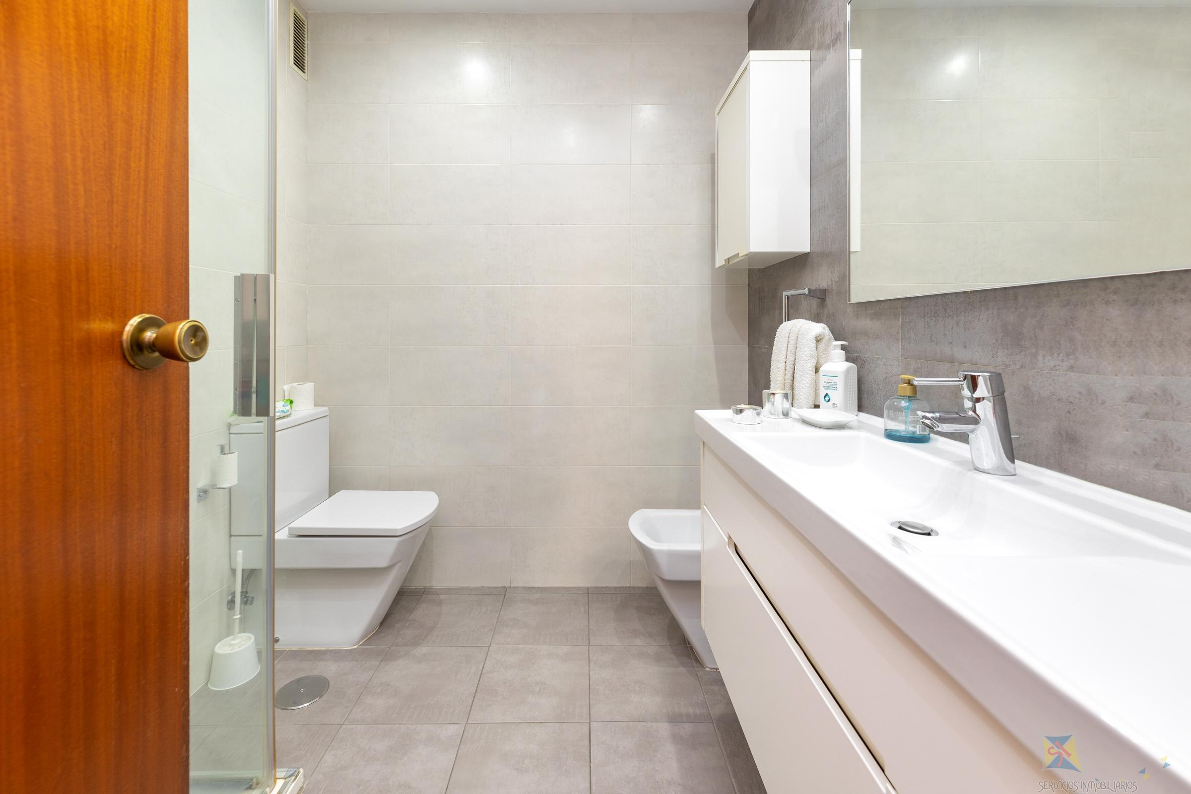 For sale of apartment in Granada