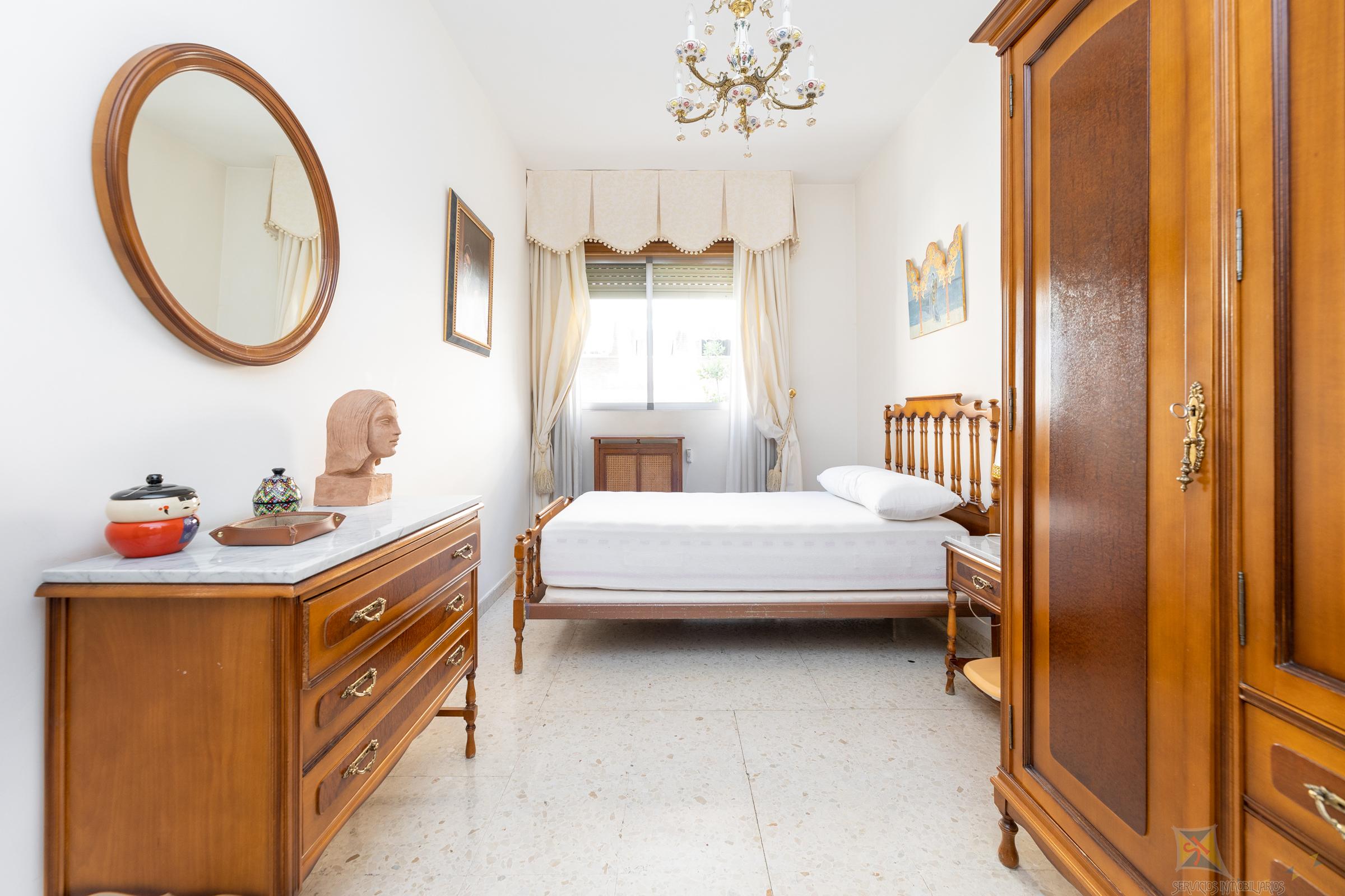 For sale of apartment in Granada