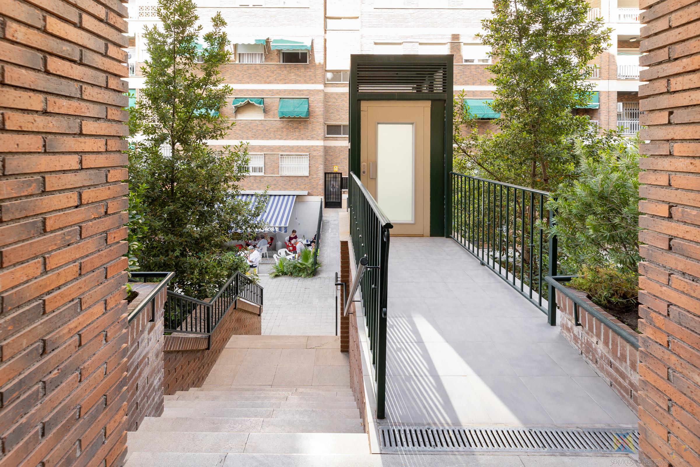 For sale of apartment in Granada