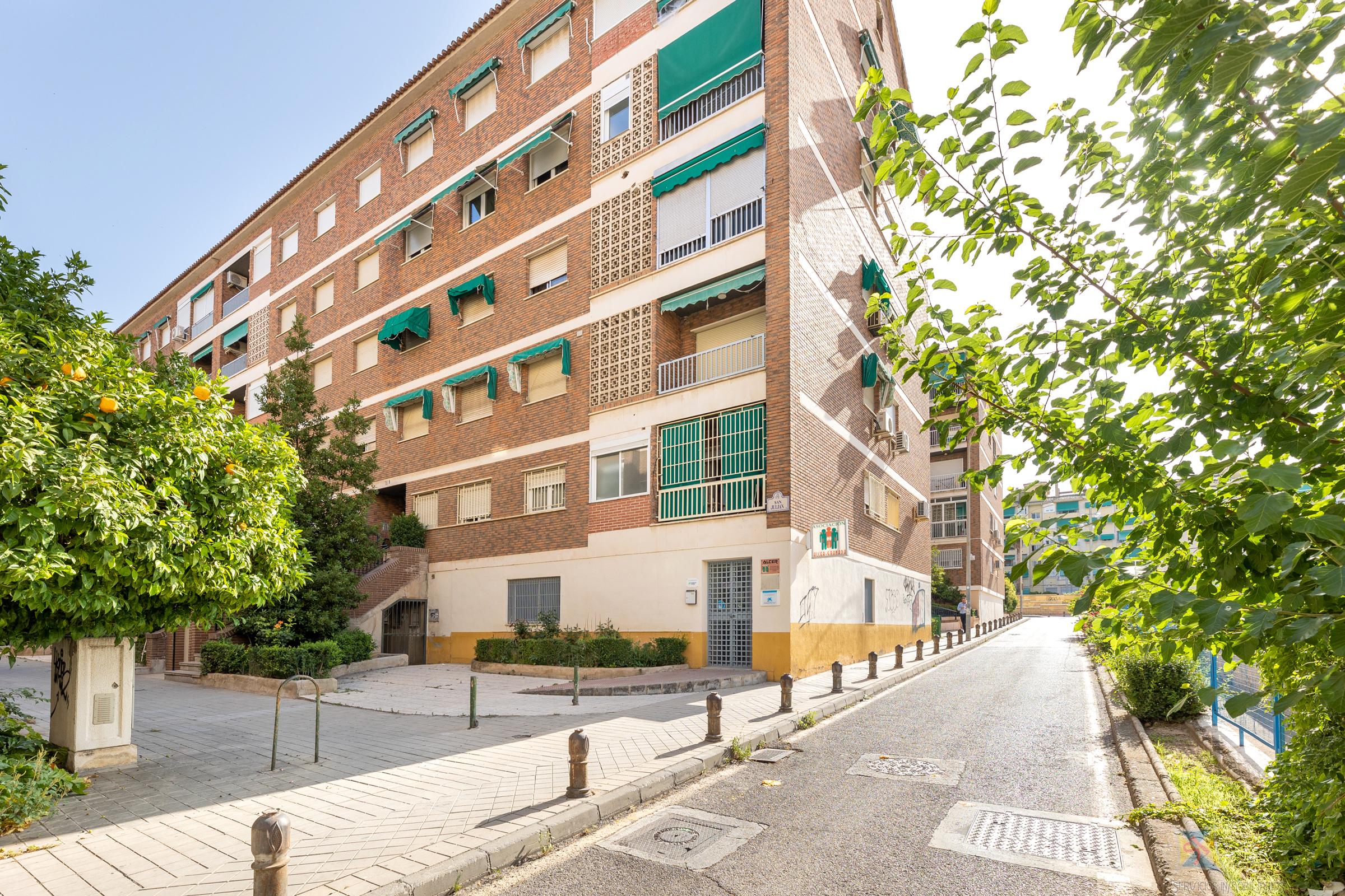 For sale of apartment in Granada