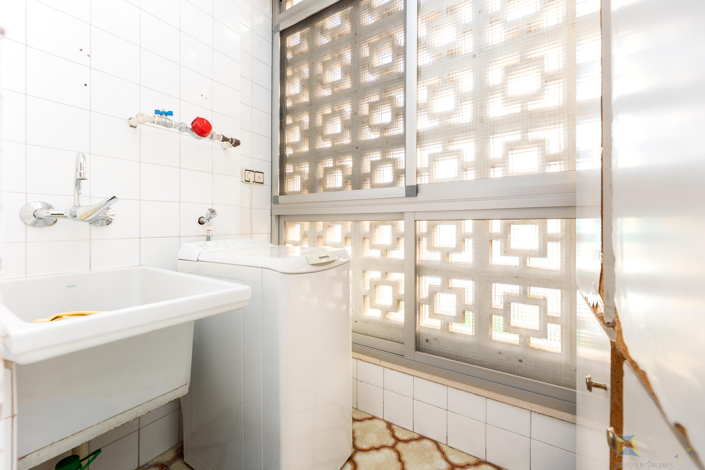For sale of apartment in Granada