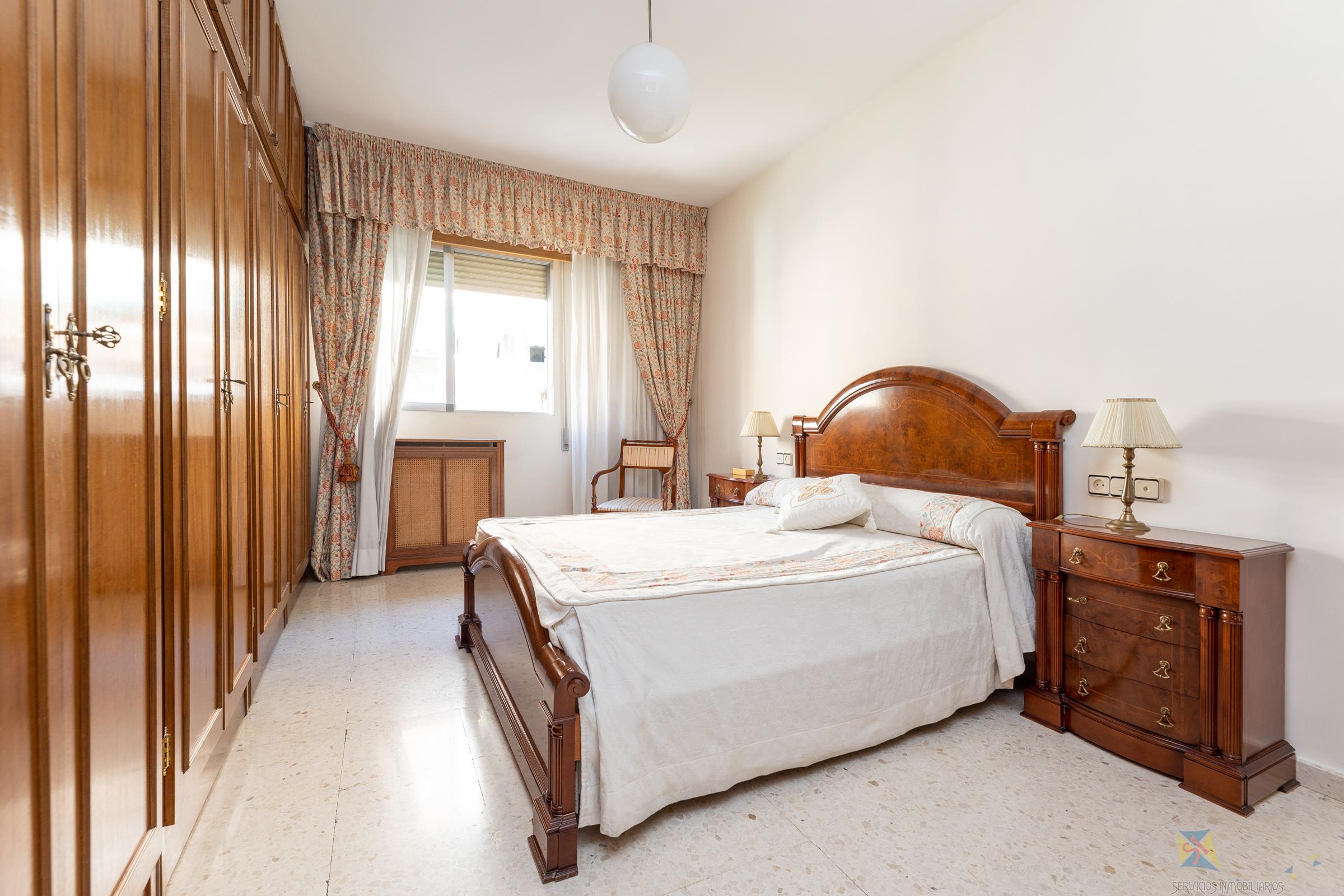 For sale of apartment in Granada