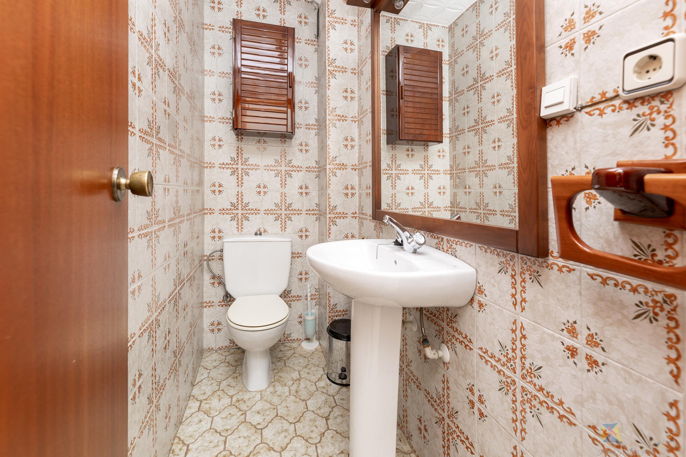 For sale of apartment in Granada