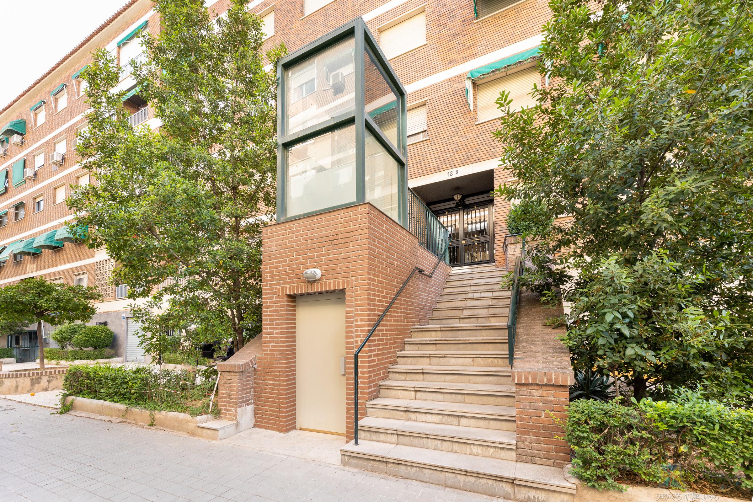 For sale of apartment in Granada