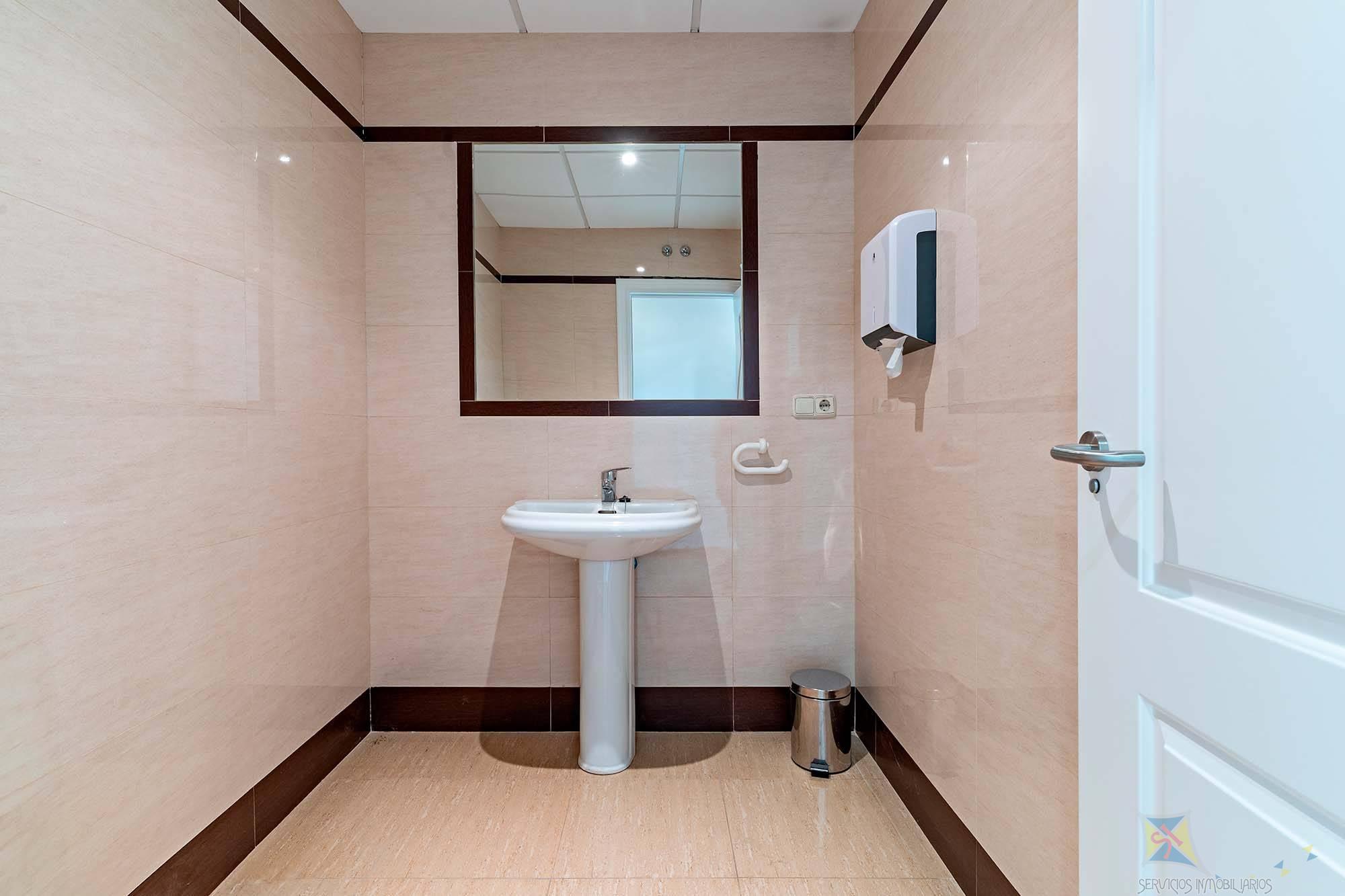 Venta de local en Albuñol