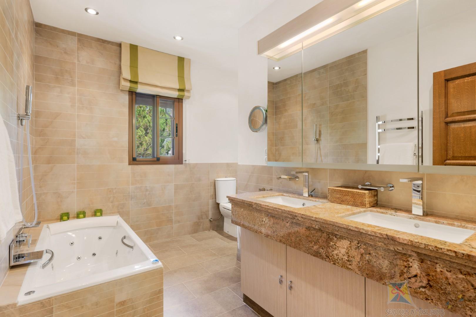 Venta de villa en Ojén