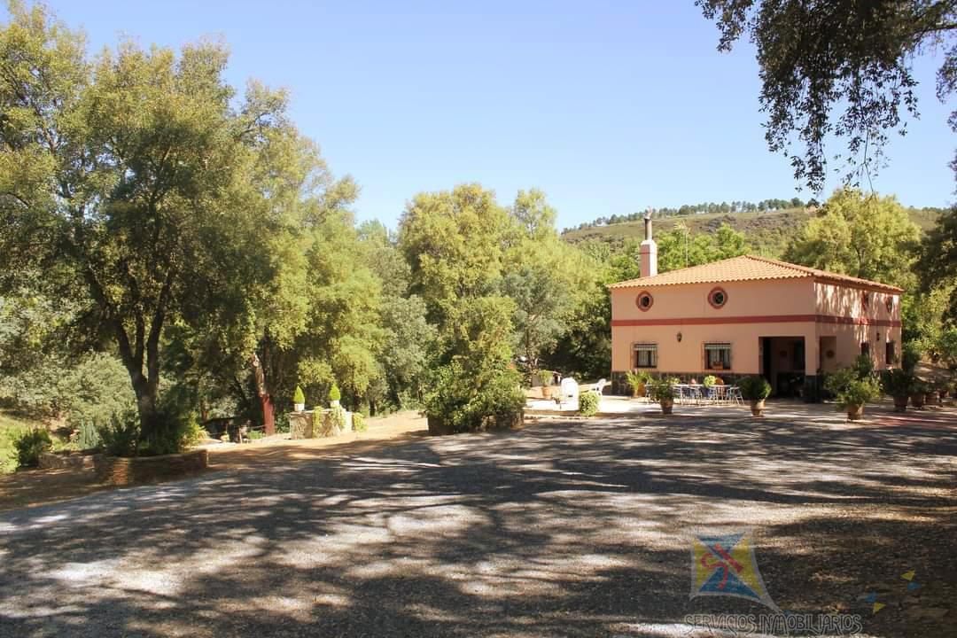 Venta de cortijo en Cortelazor