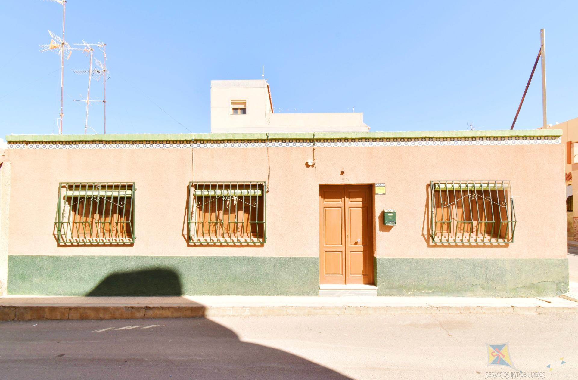 Venta de casa en Adra