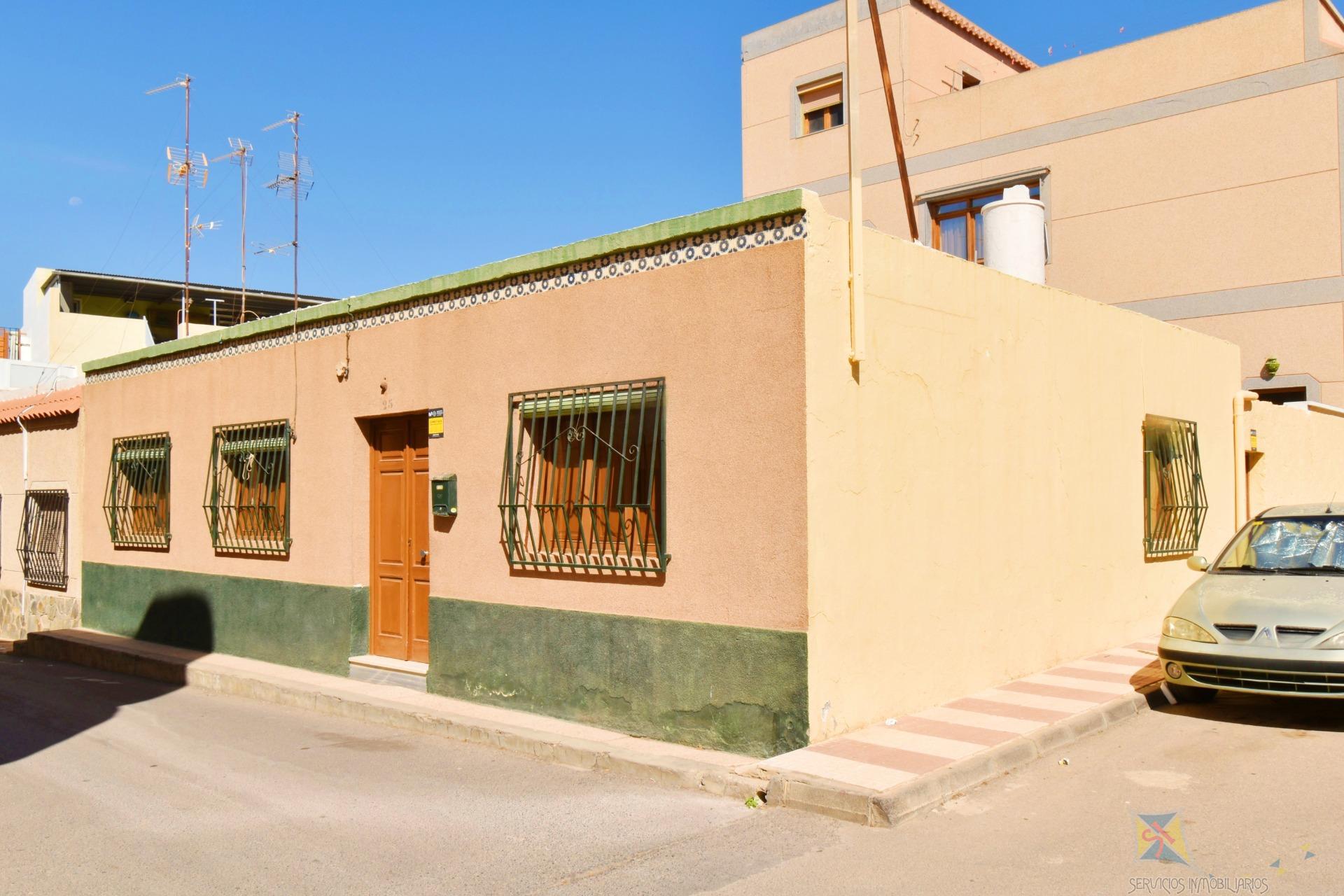 Venta de casa en Adra
