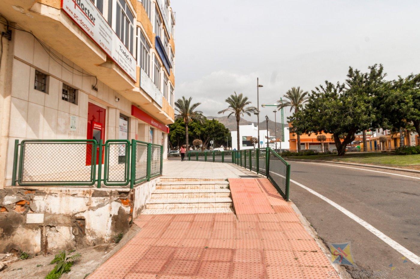 For sale of commercial in Roquetas de Mar