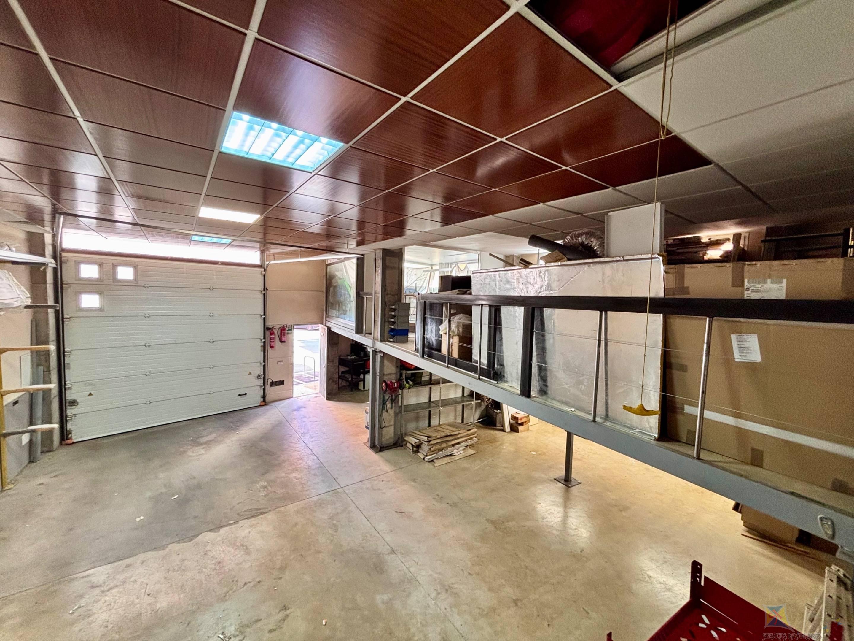 Venta de local en Roquetas de Mar