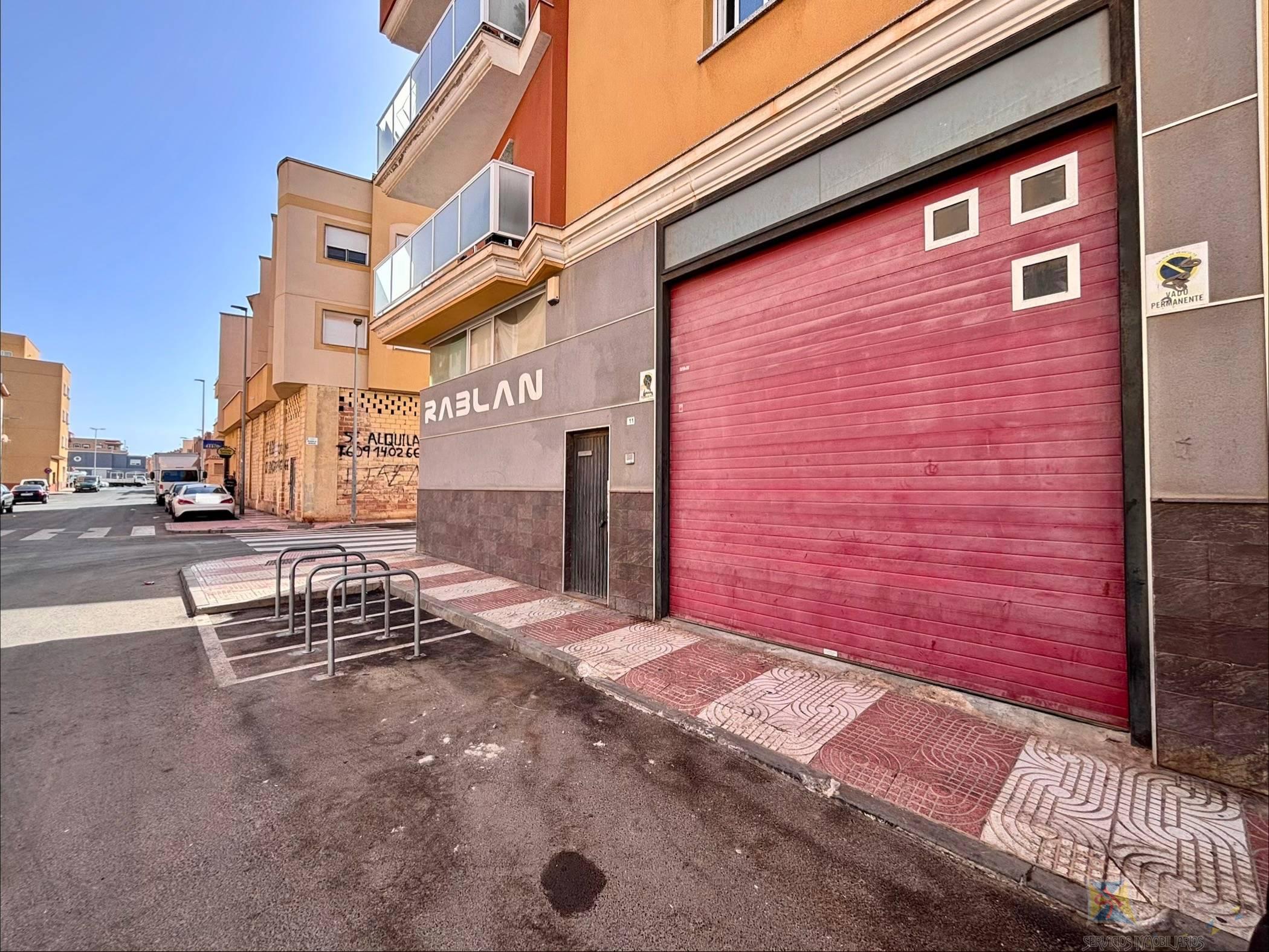 Venta de local en Roquetas de Mar