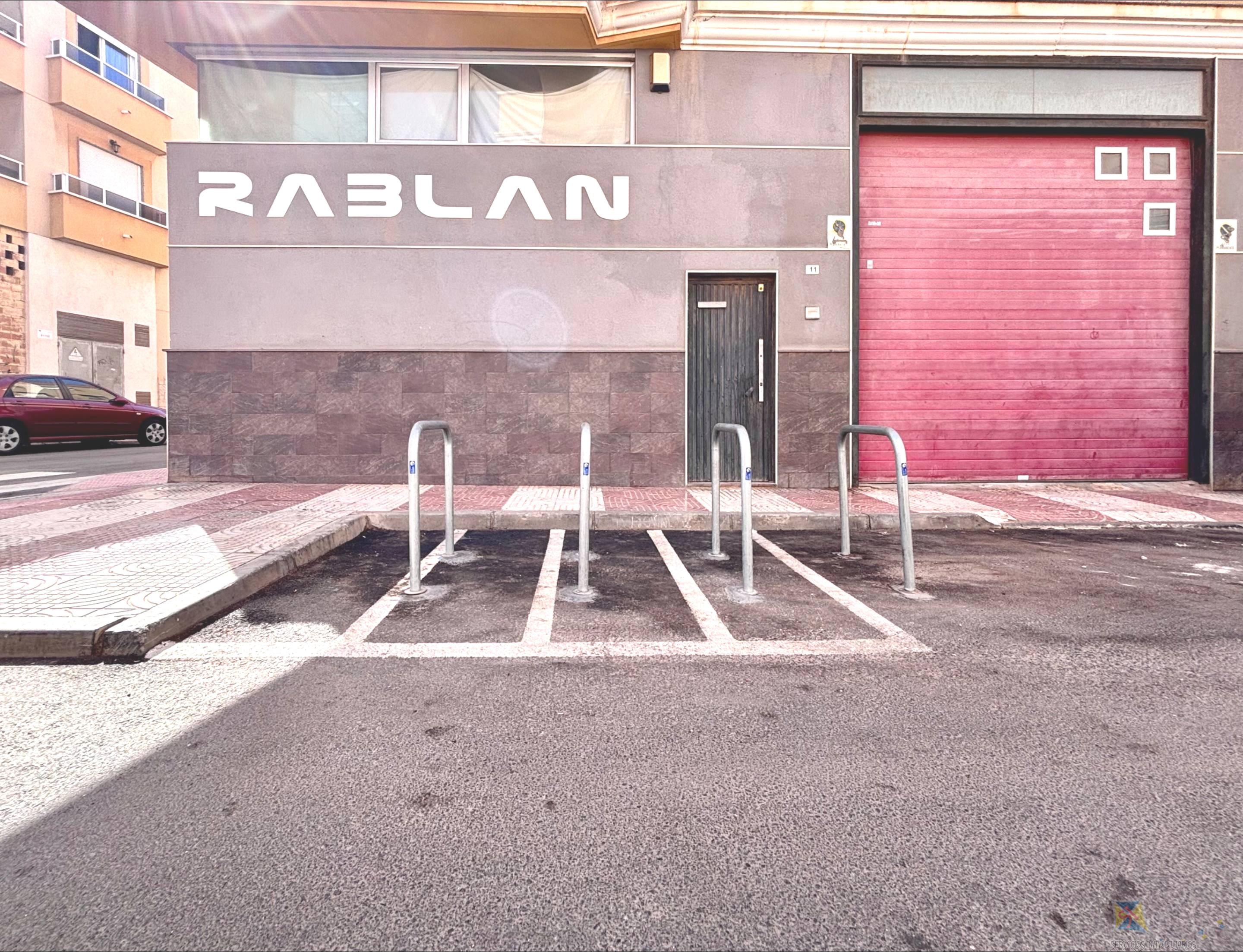 Venta de local en Roquetas de Mar