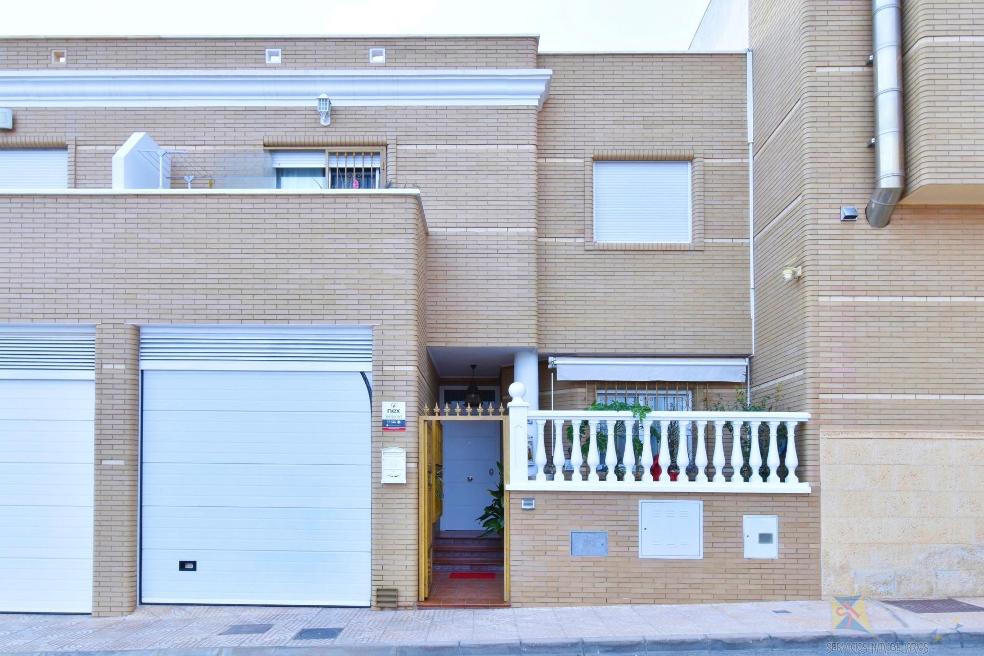 Venta de casa en Vícar