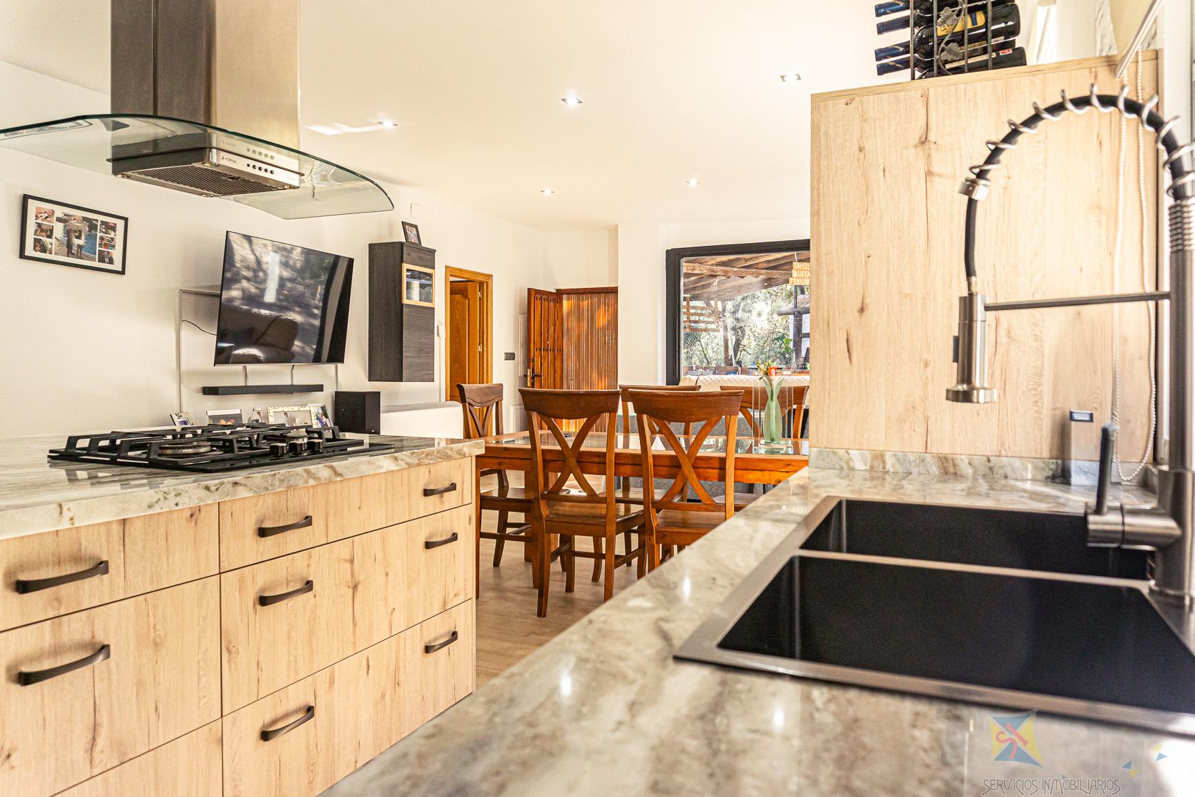 Venta de cortijo en Castillo de Locubin