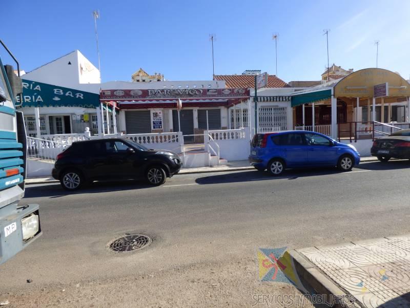 Venta de local comercial en Roquetas de Mar