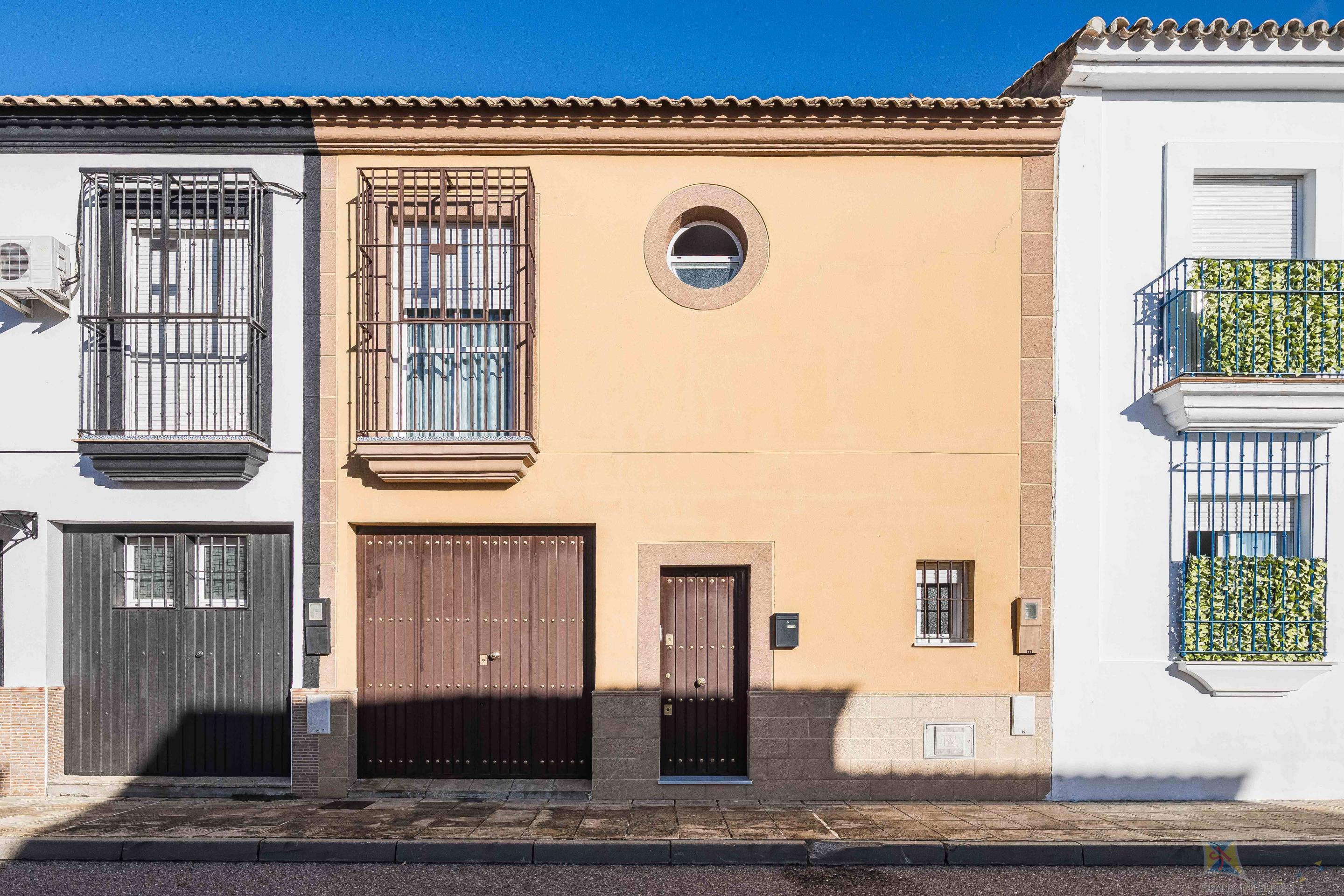 Venta de casa en Burguillos de Sevilla