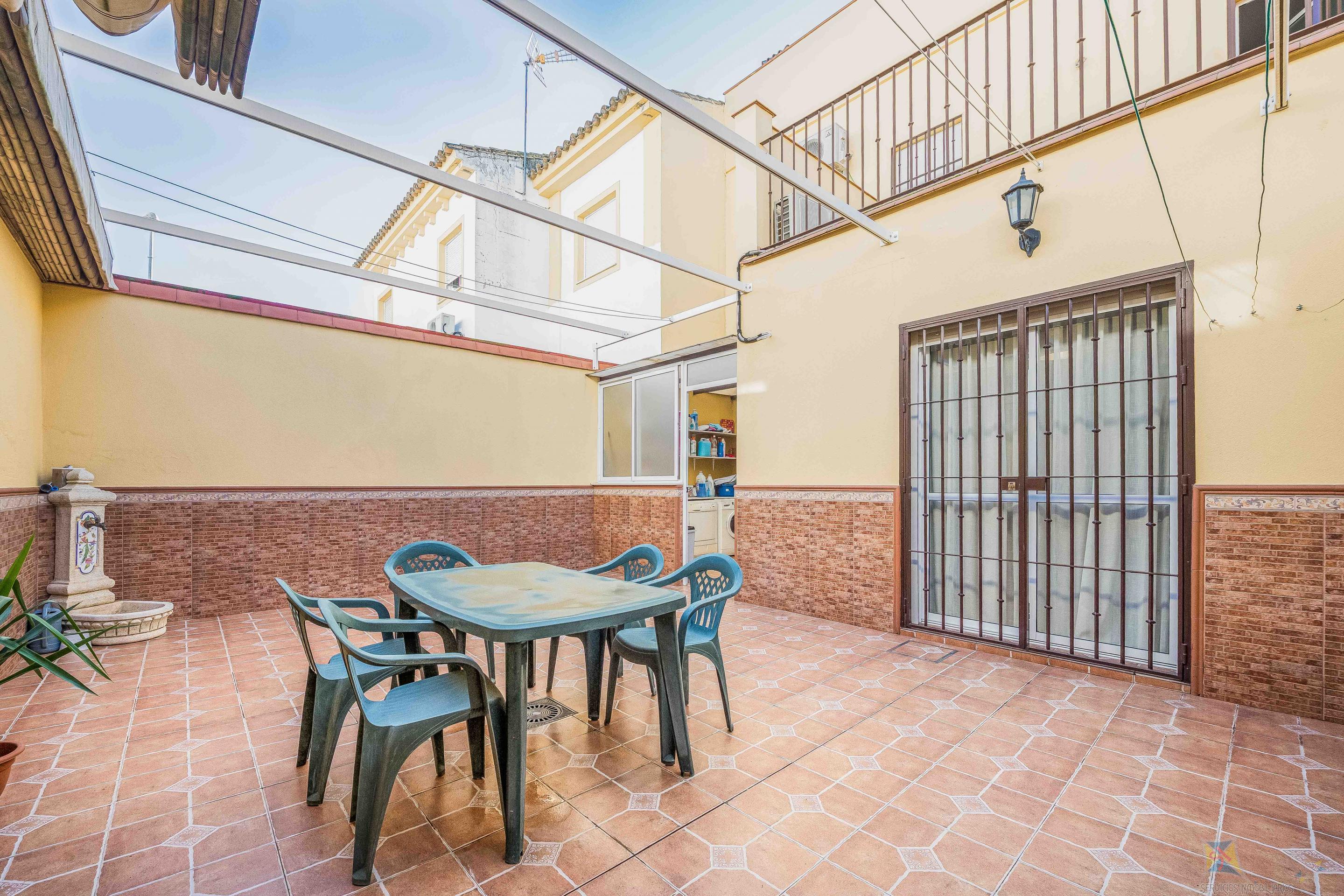 Venta de casa en Burguillos de Sevilla