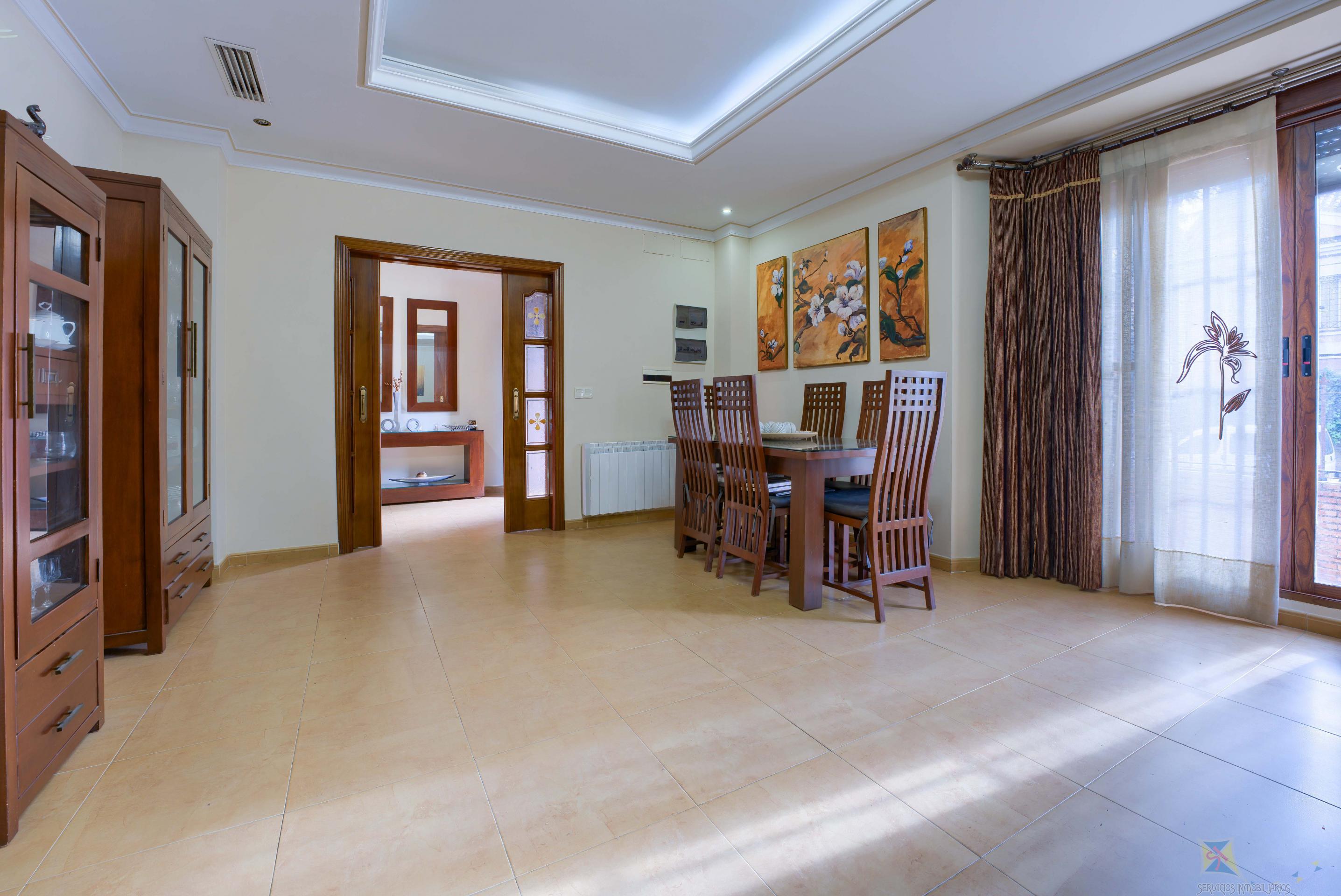 Venta de villa en Montequinto