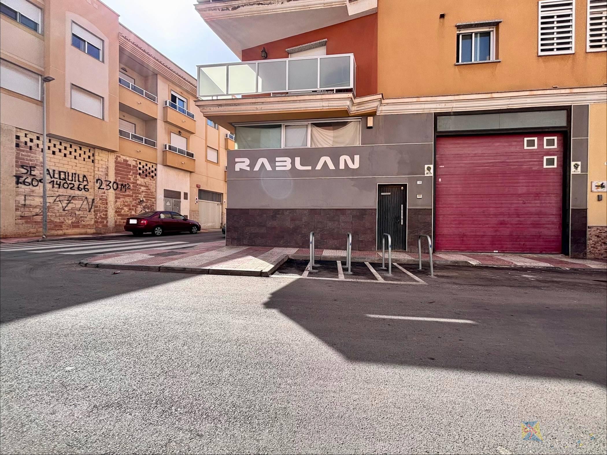 Venta de local en Roquetas de Mar