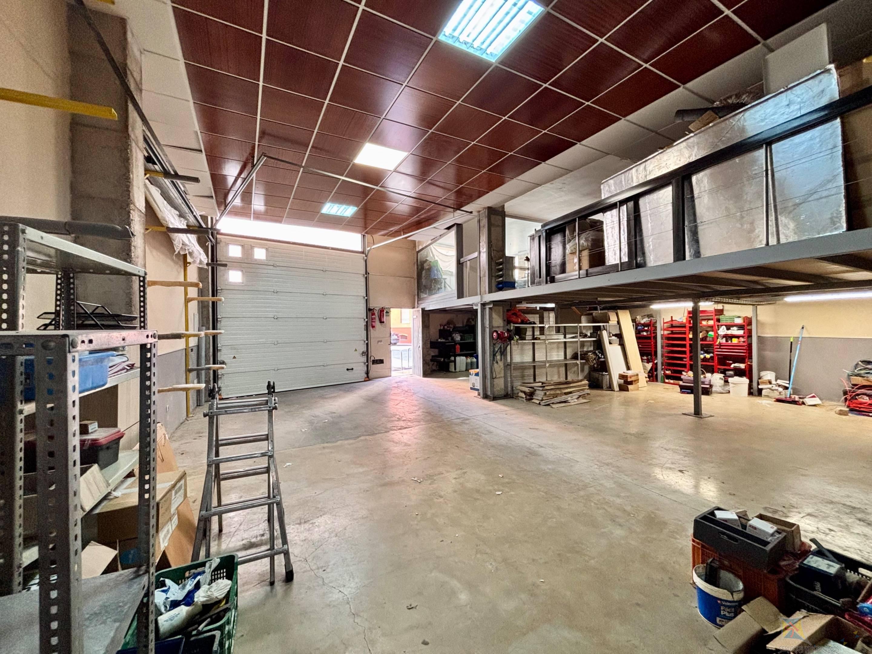 Venta de local en Roquetas de Mar