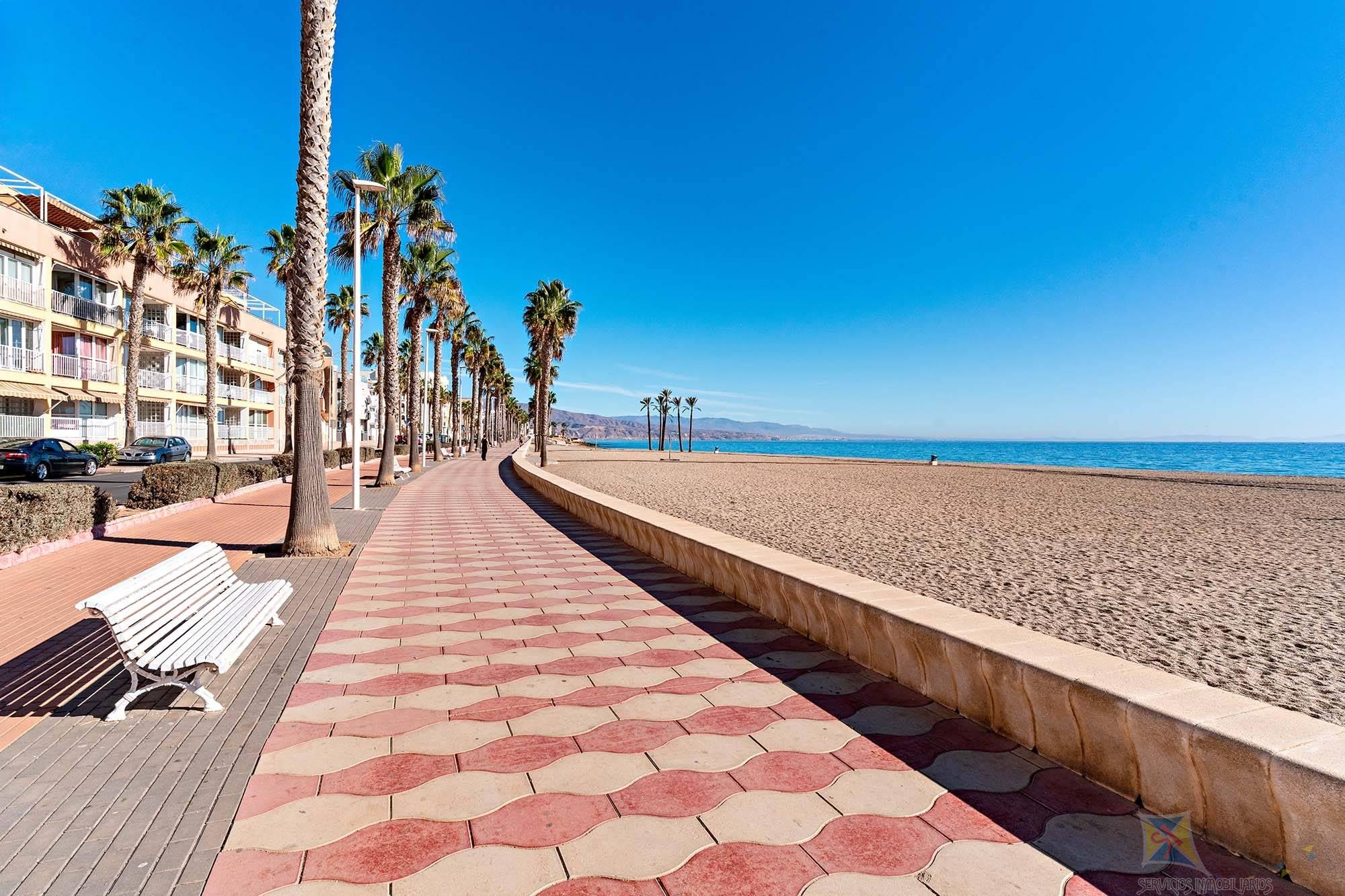 Venta de planta baja en Roquetas de Mar