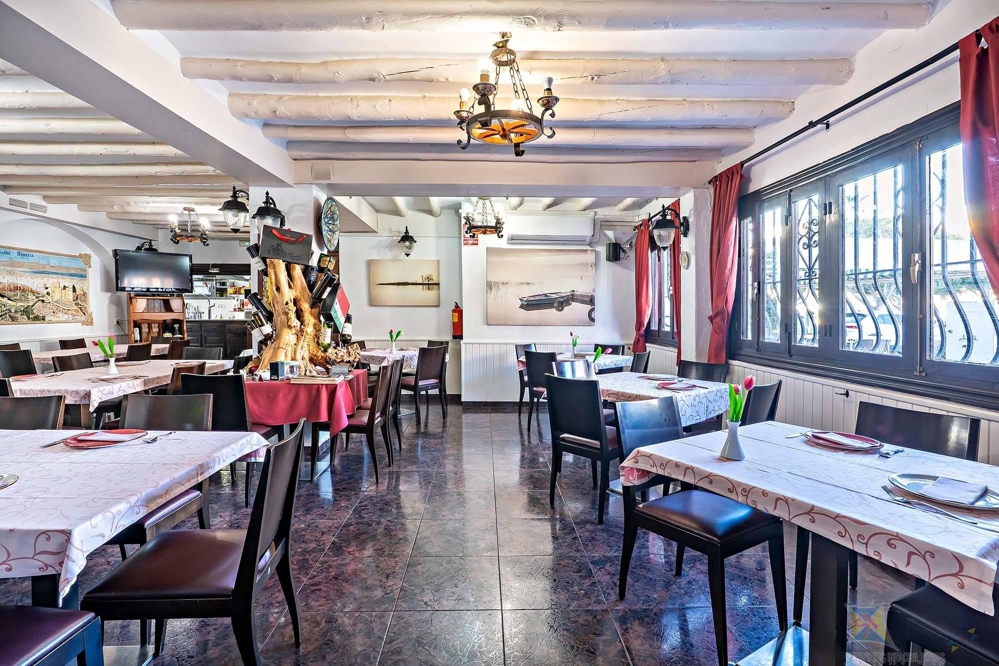 Venta de local en Roquetas de Mar