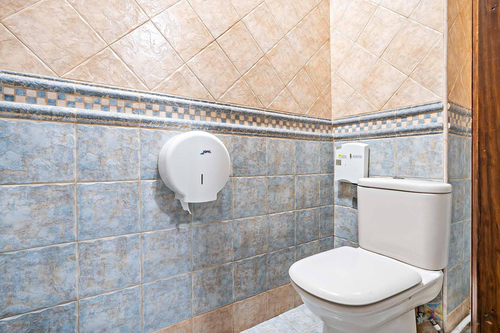 Venta de local en Roquetas de Mar