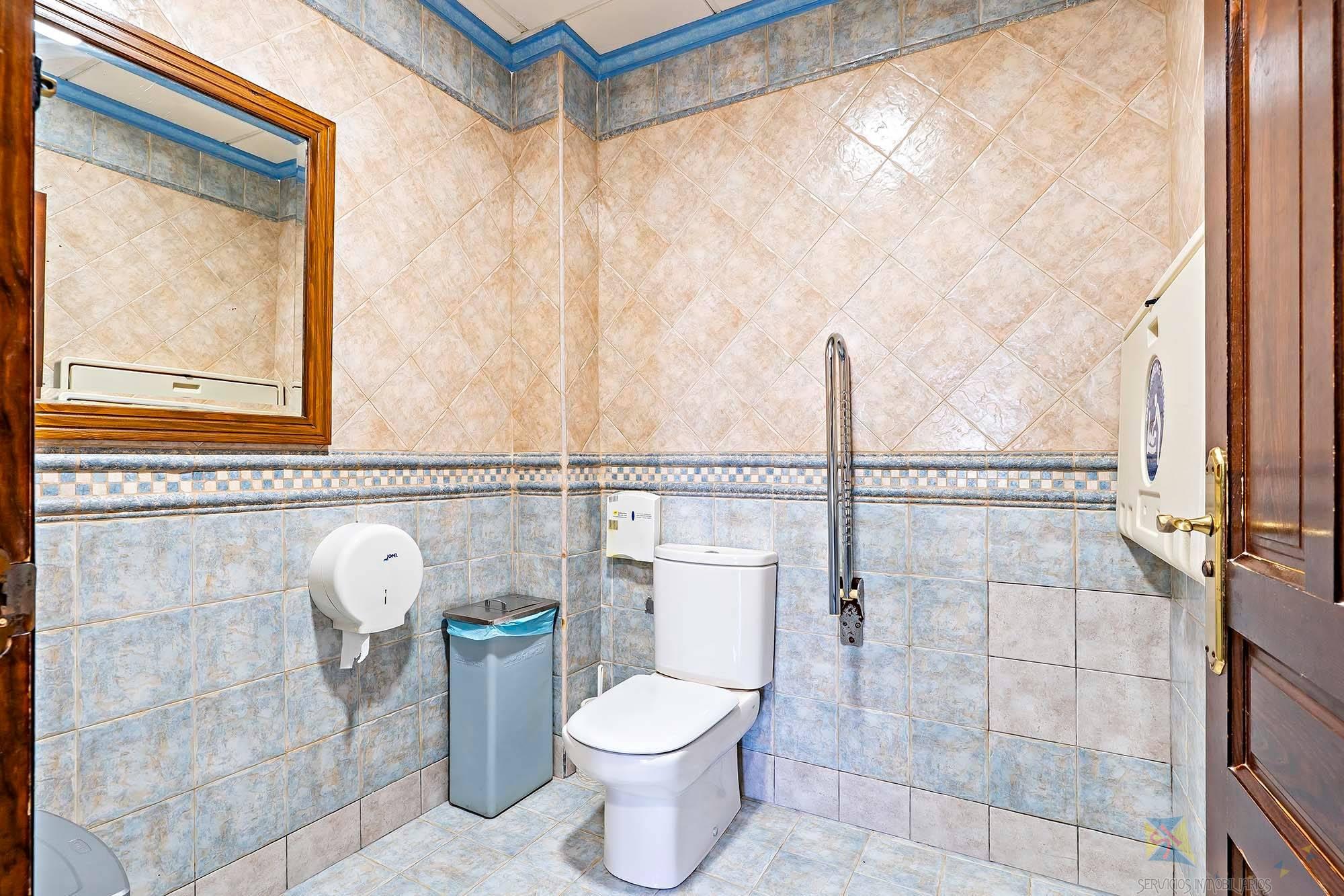 Venta de local en Roquetas de Mar