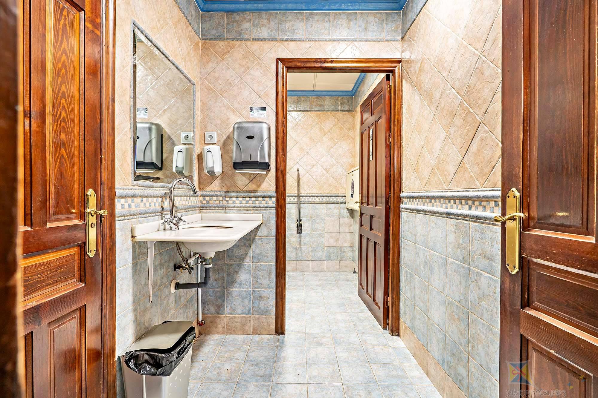 Venta de local en Roquetas de Mar