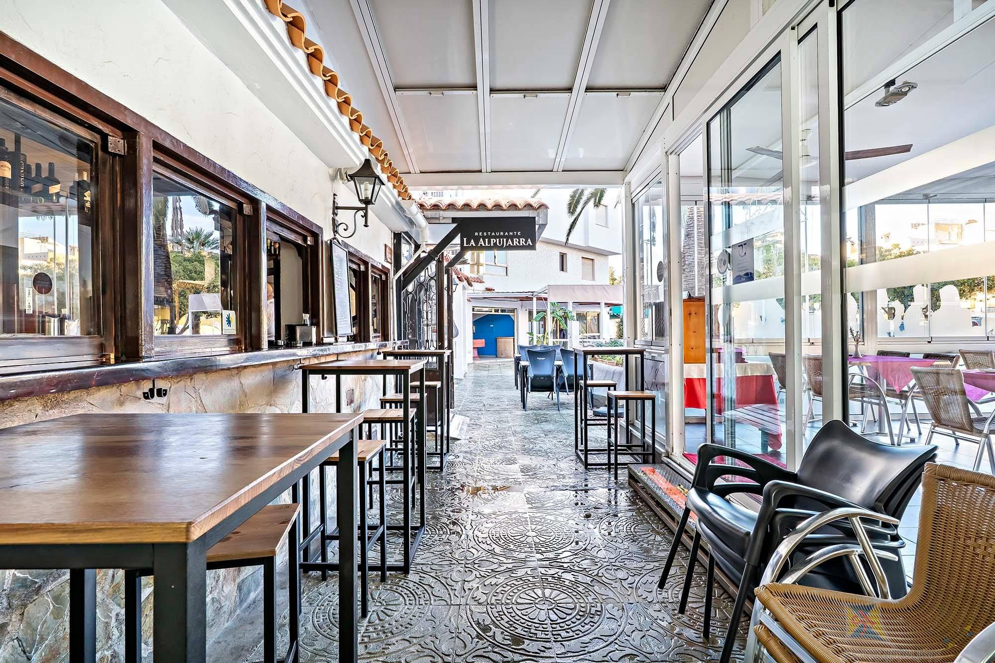 Venta de local en Roquetas de Mar