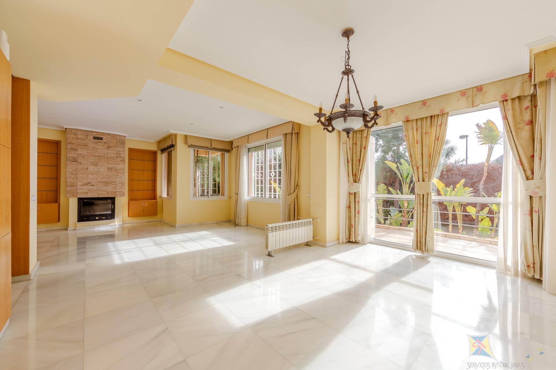 Venta de chalet en Vícar