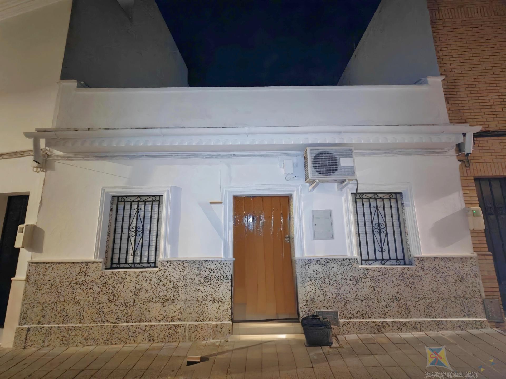 Venta de casa en Fuentes de Andalucia