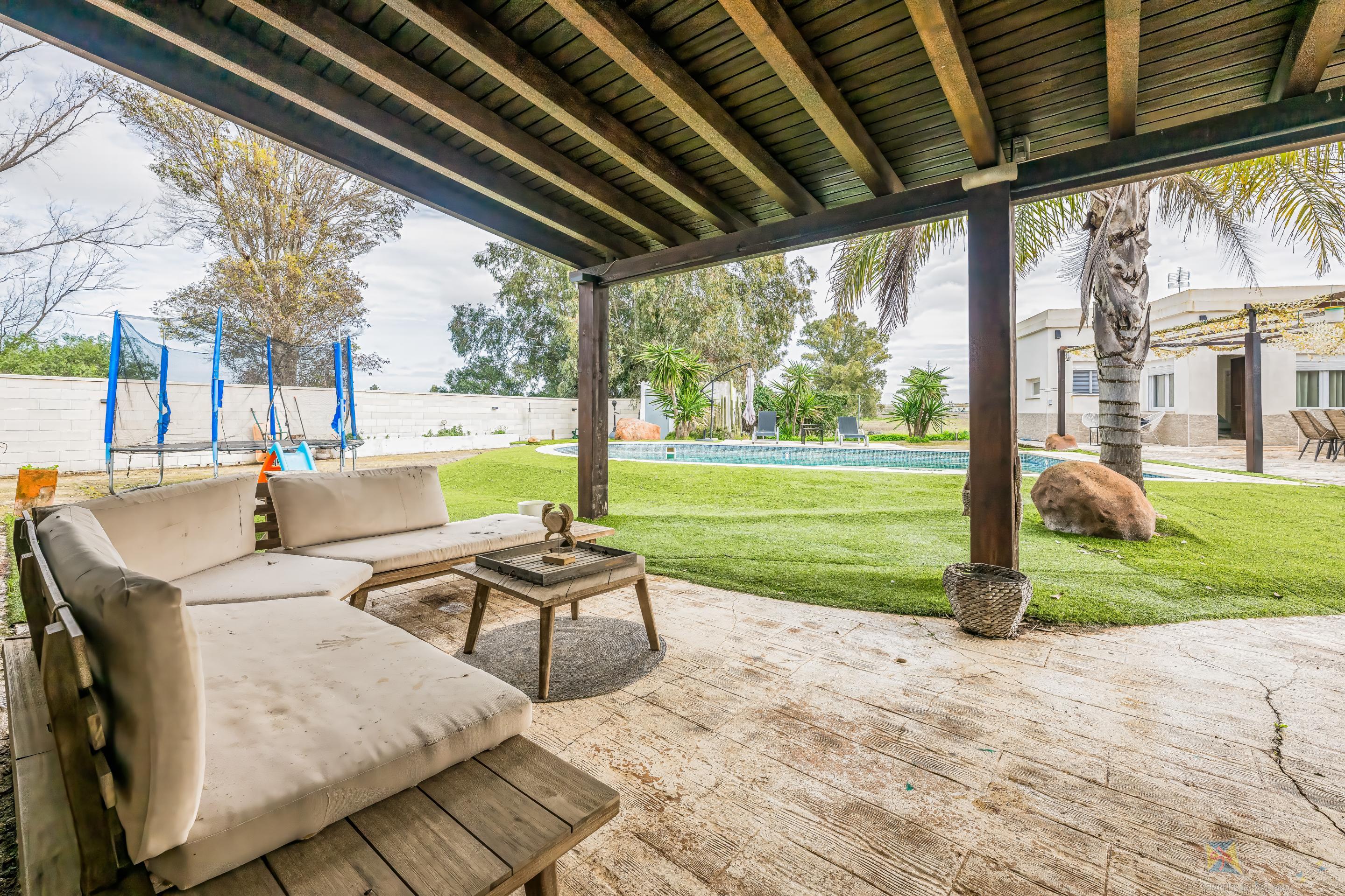 Venta de chalet en Carmona