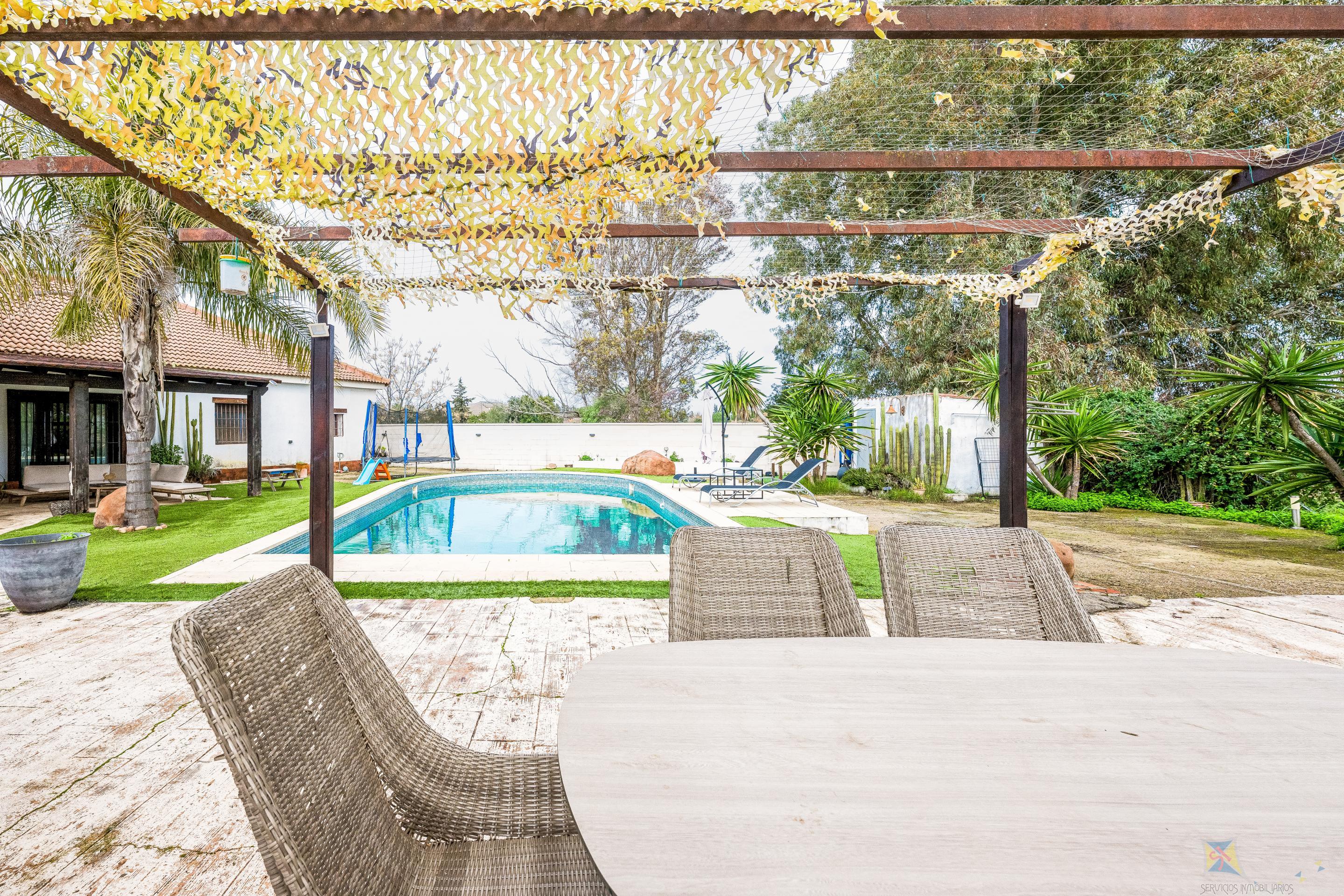 Venta de chalet en Carmona