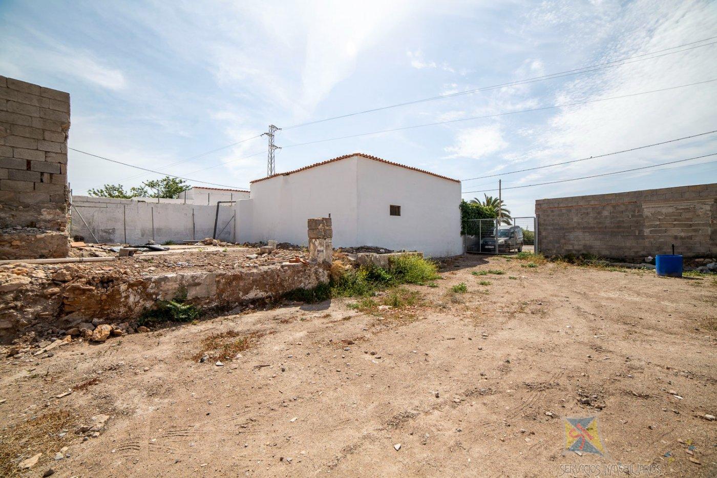 For sale of land in El Parador de las Hortichuelas