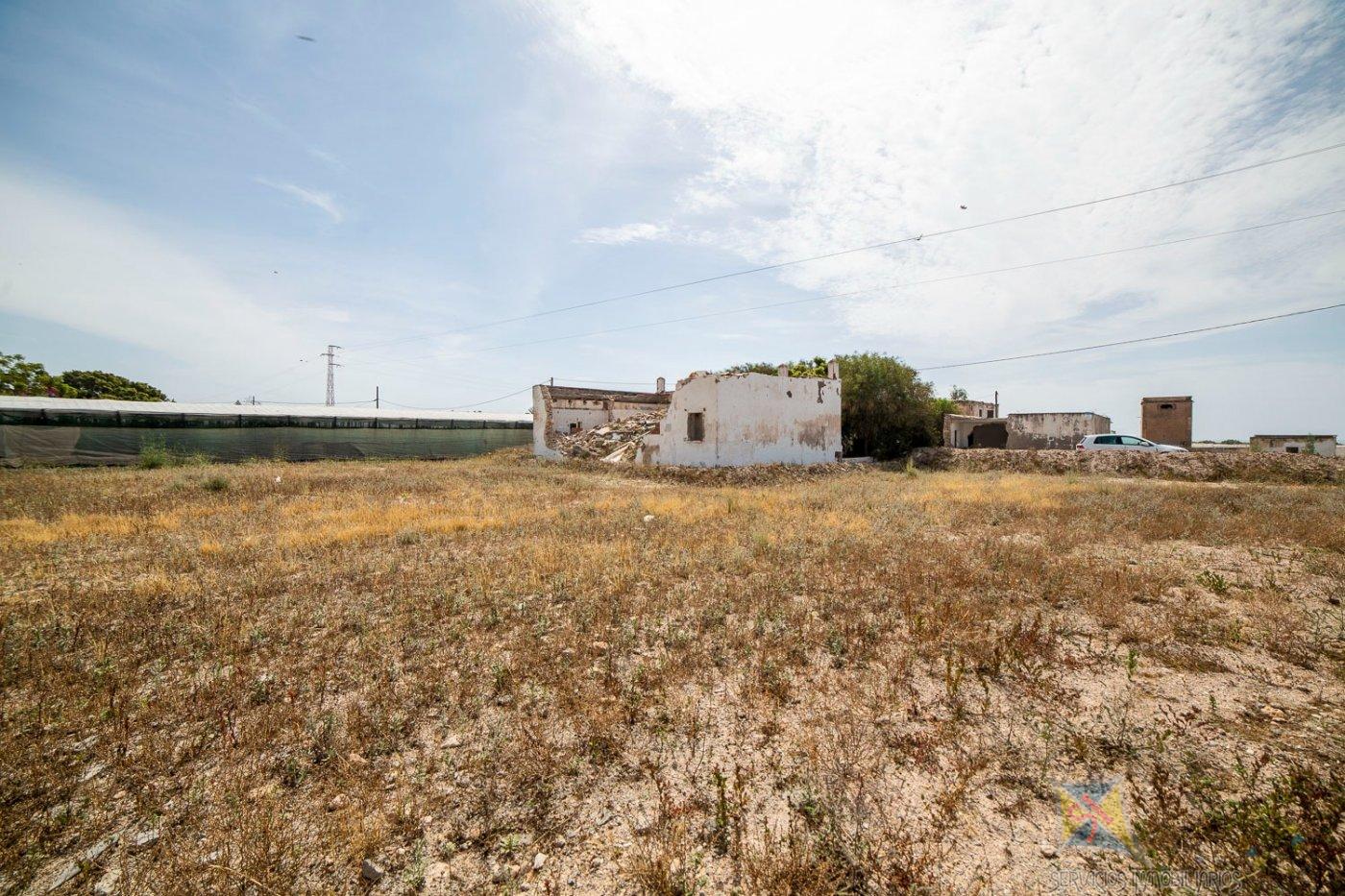 For sale of land in El Parador de las Hortichuelas